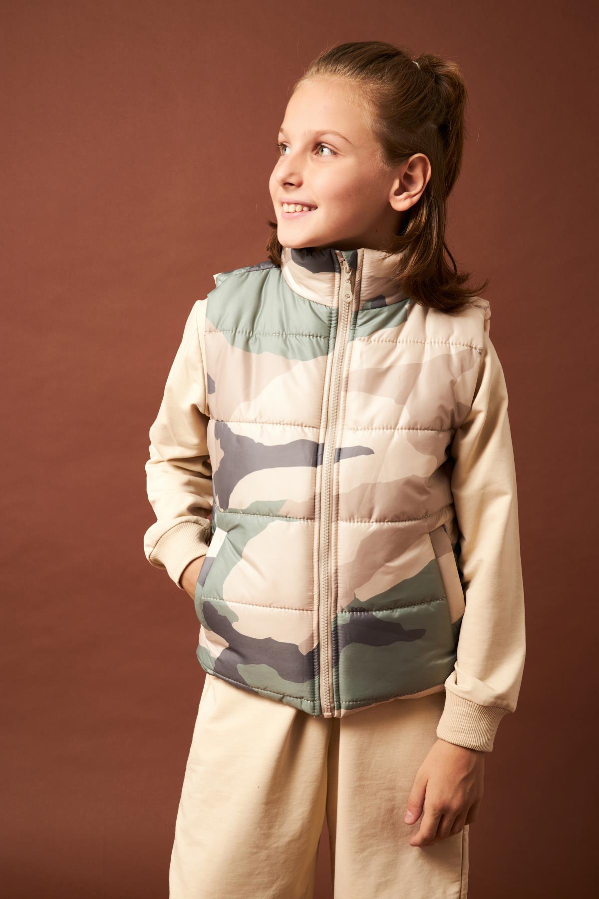 <tc>Gilet garçon à motif camouflage</tc>