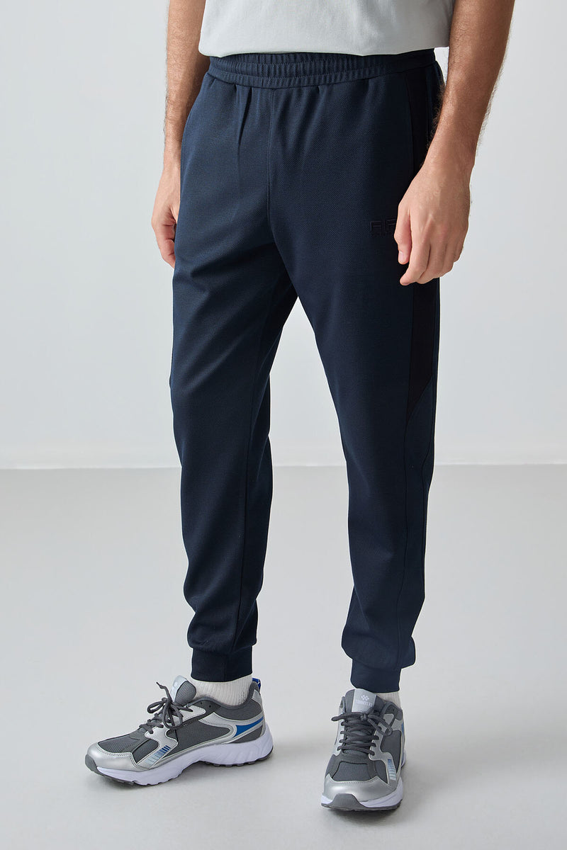 <tc>بنطلون رجالي رياضي مزين بتطريز - 82126</tc>