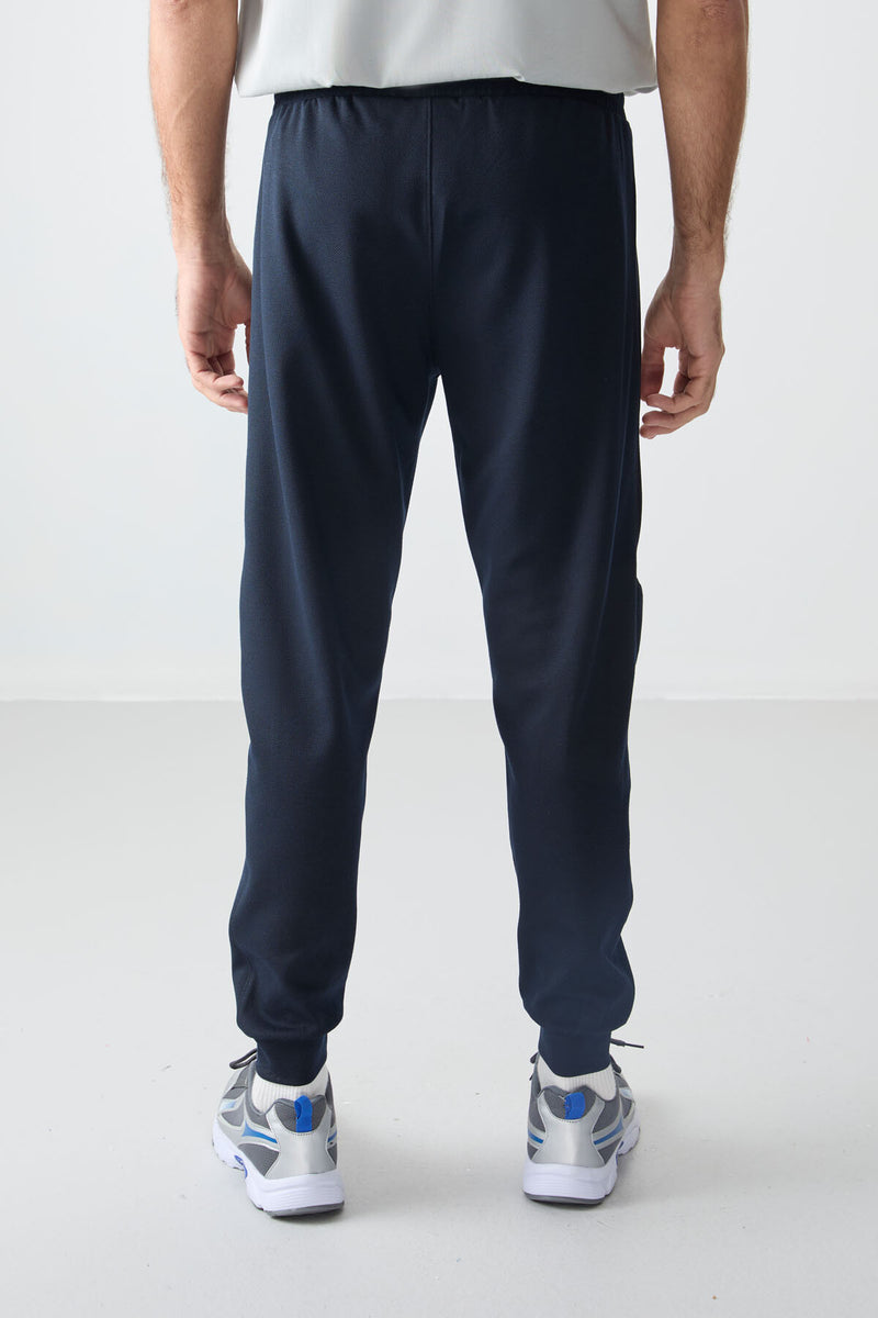 <tc>بنطلون رجالي رياضي مزين بتطريز - 82126</tc>