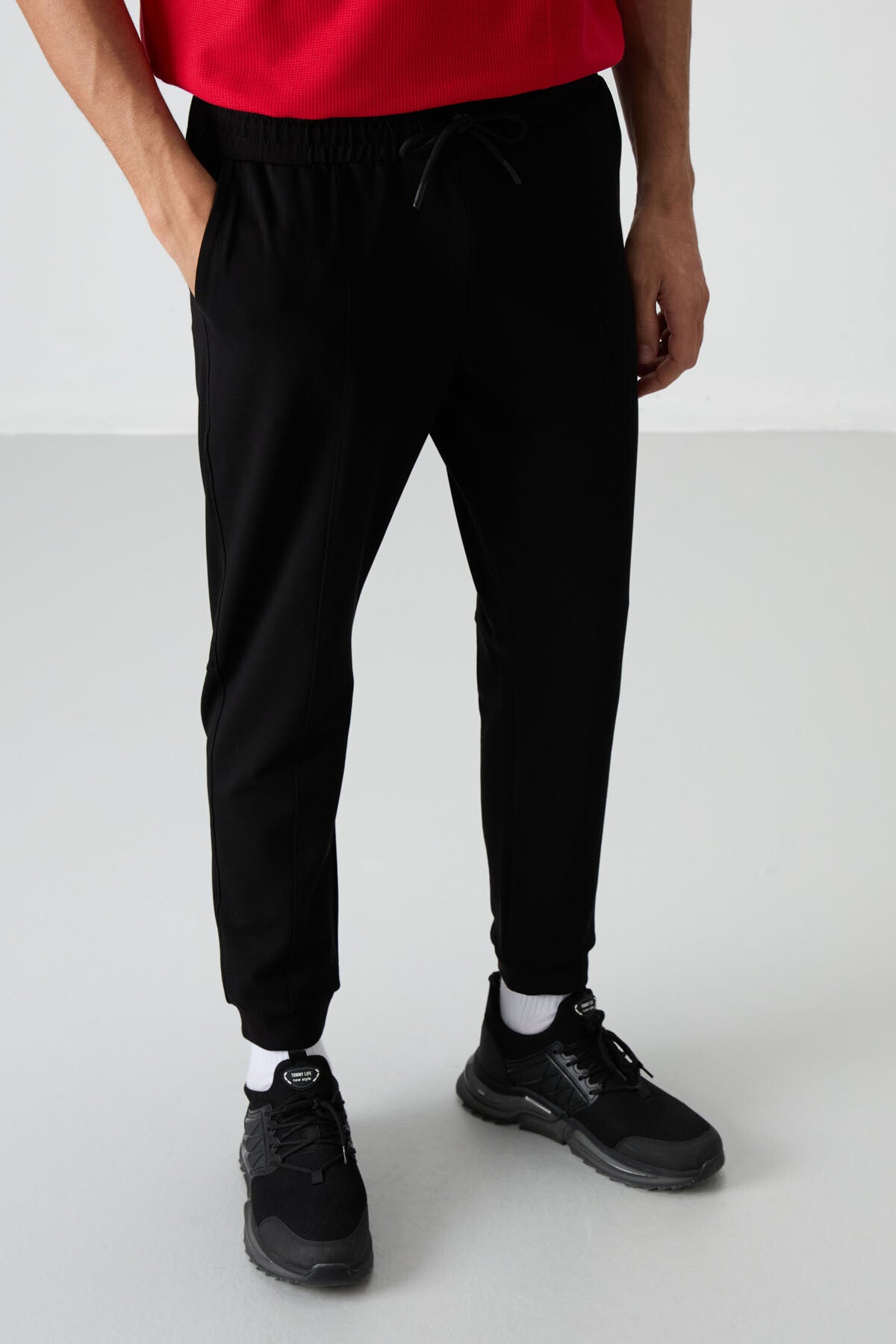 Jogging homme en coton doux, confort fit avec broderie