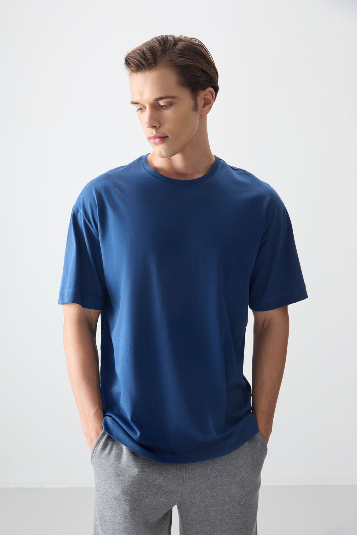 %100 pamuk kalin yumuşak dokulu oversize fit basic erkek t-shirt - 88353 - Justyol