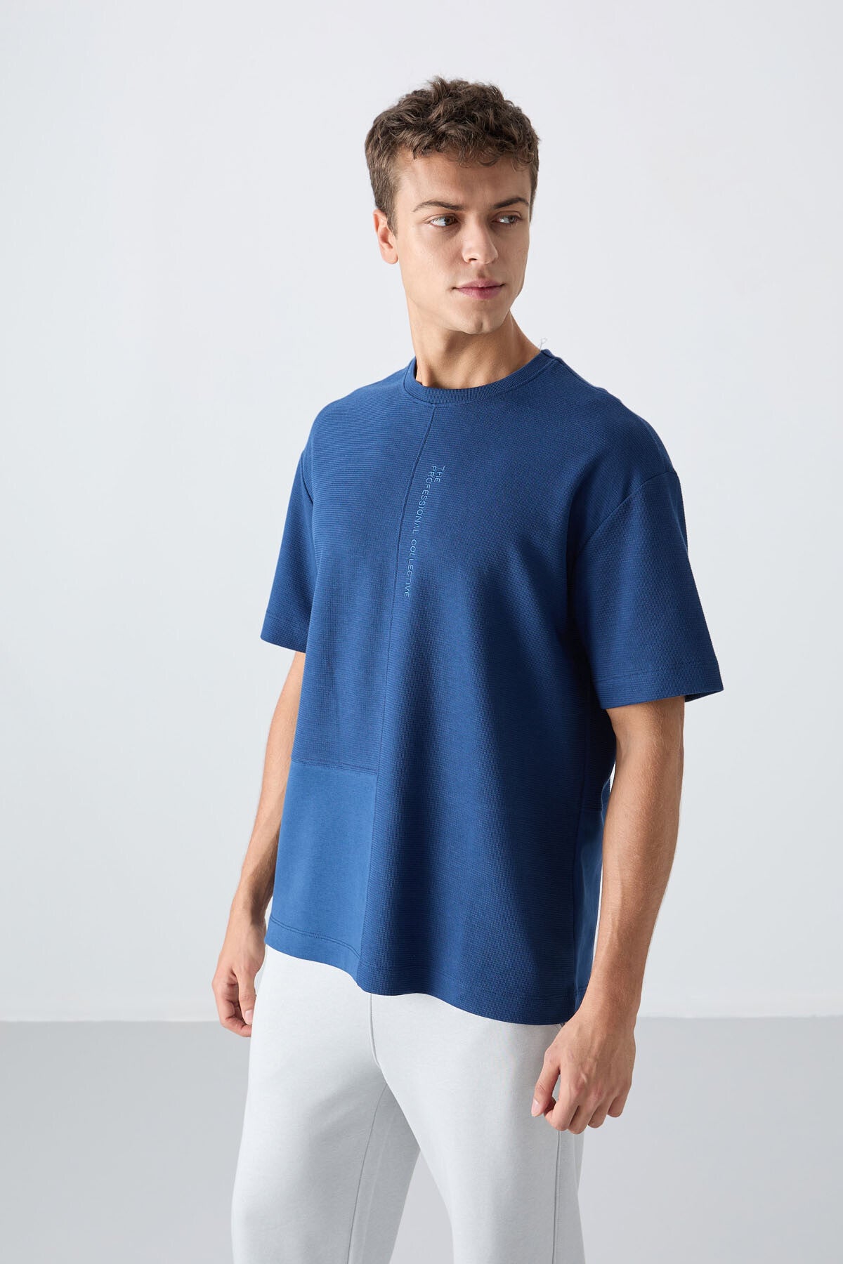 pamuklu kalin yüzeyi dokulu oversize fit basic erkek t-shirt - 88337