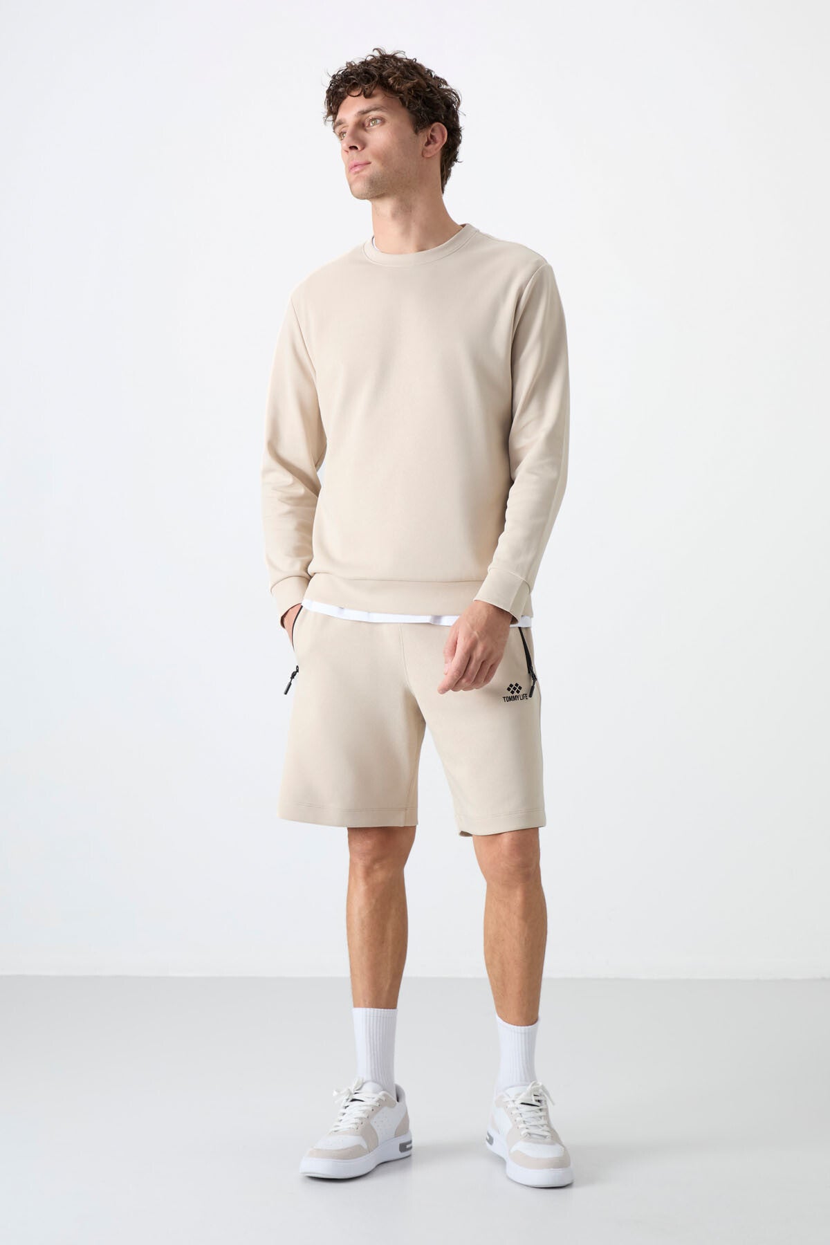 Short homme à cordon avec poche arrière zippée – coupe standard sportive - 81136