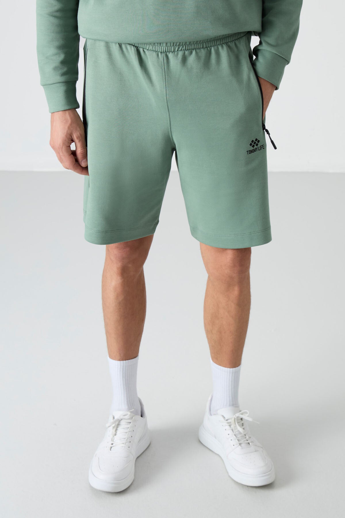 short homme à cordon avec poches arrière zippées cachées, coupe standard - 81136