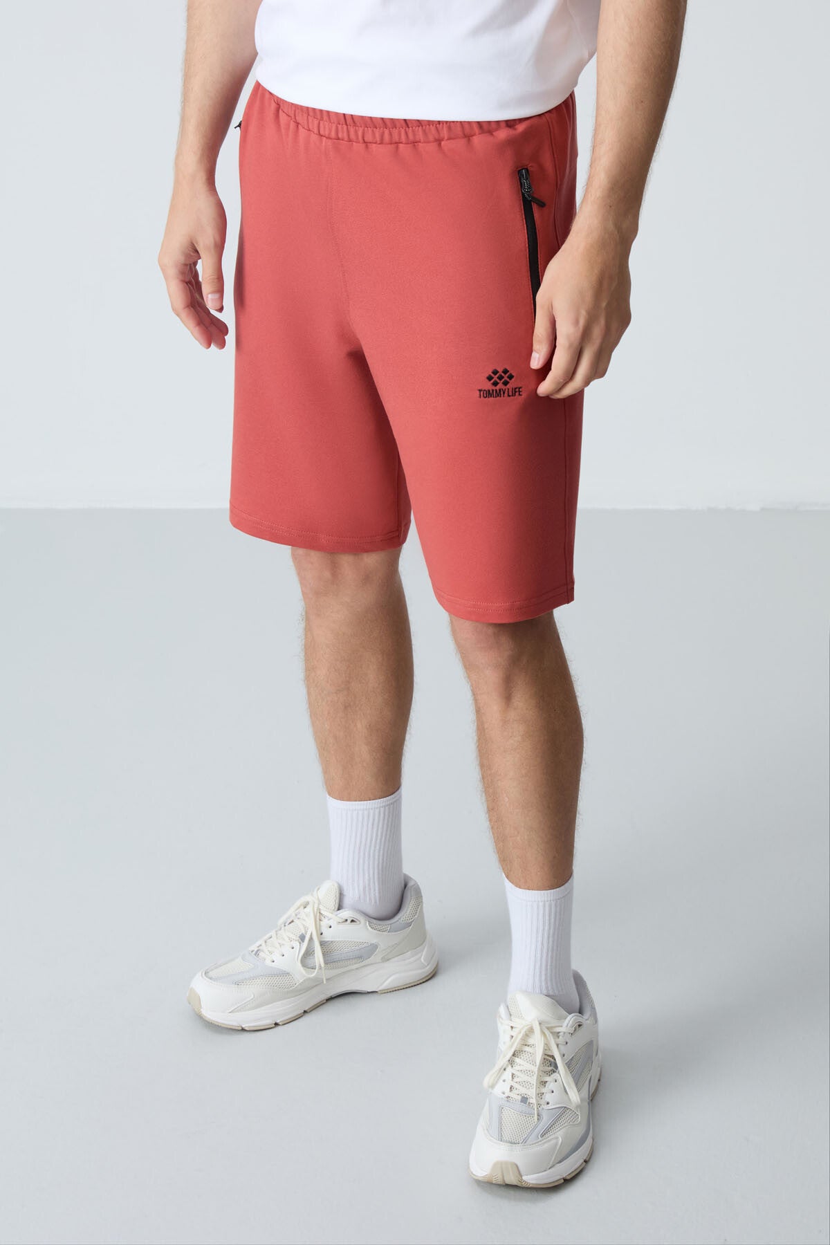 short homme à cordon avec poches arrière zippées cachées, coupe standard - 81136