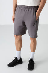 short homme à cordon avec poches arrière zippées cachées, coupe standard - 81136