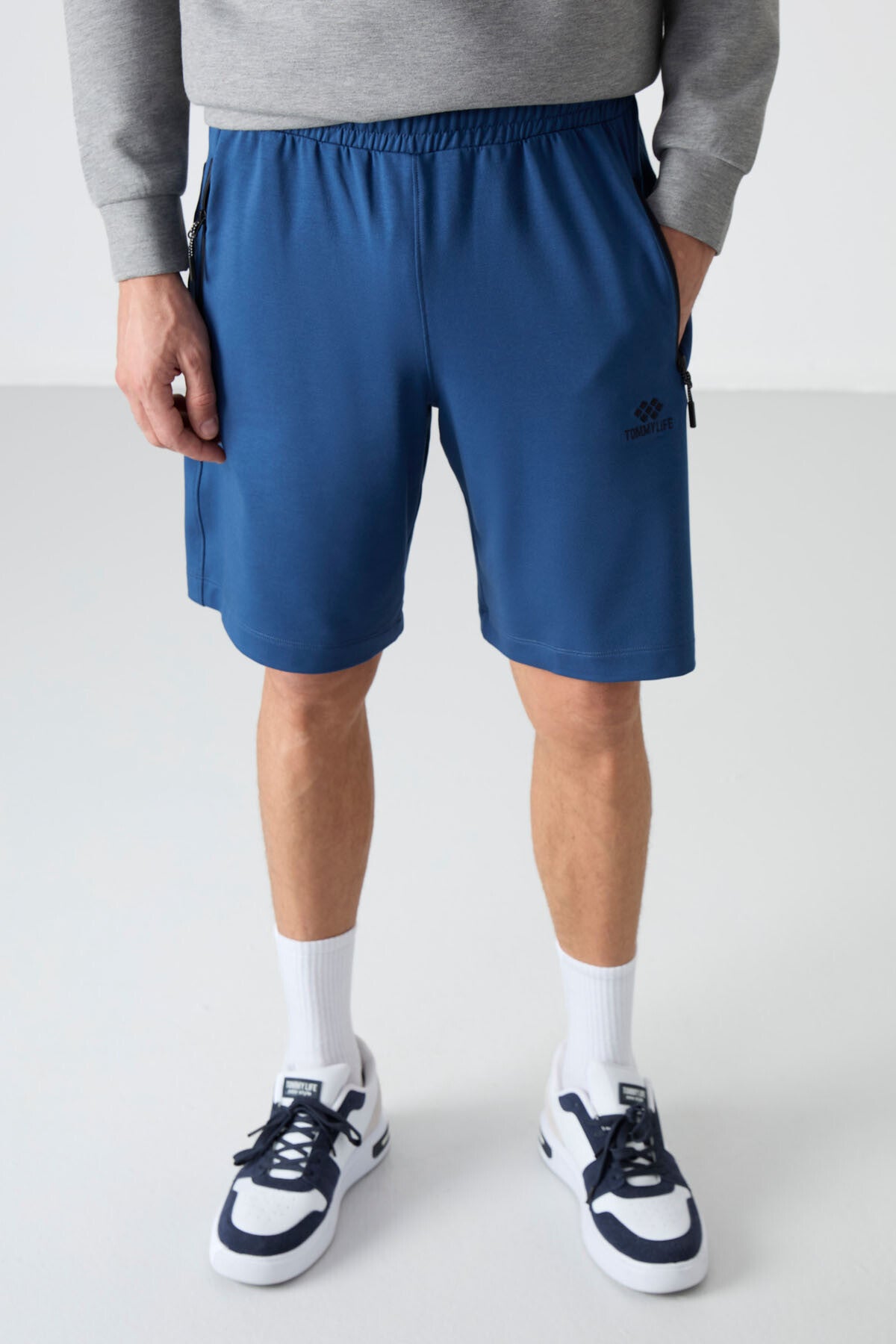 short homme à cordon avec poches arrière zippées cachées, coupe standard - 81136