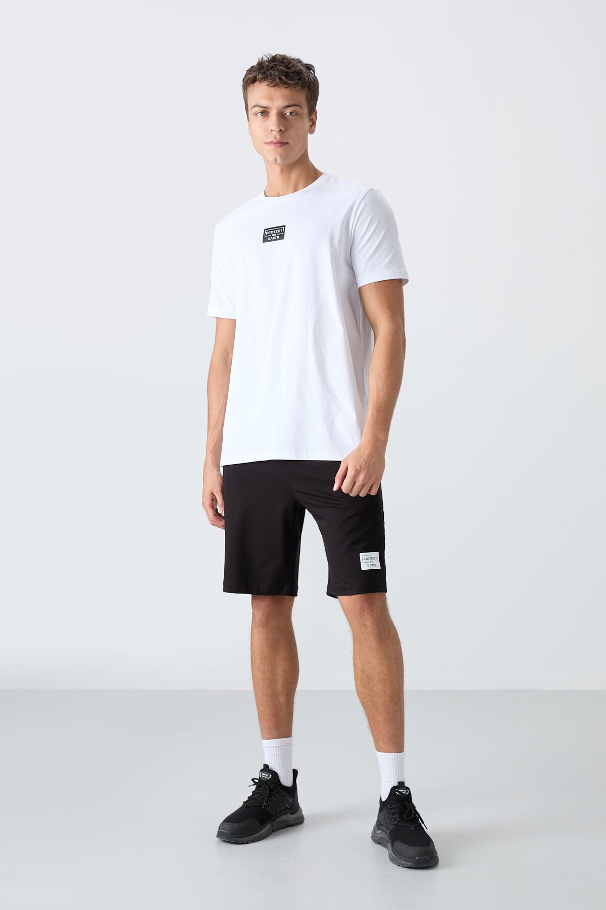 <tc>ensemble pour homme en coton à texture douce, avec shorts noir et blanc, coupe standard avec impression - 85243</tc>