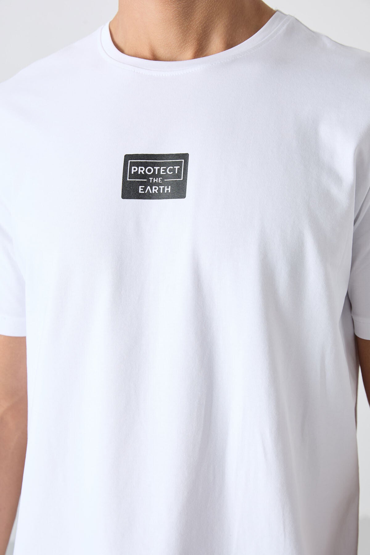 beyaz - siyah pamuklu yumuşak dokulu standart fit baskili erkek şortlu takim - 85243 - Justyol