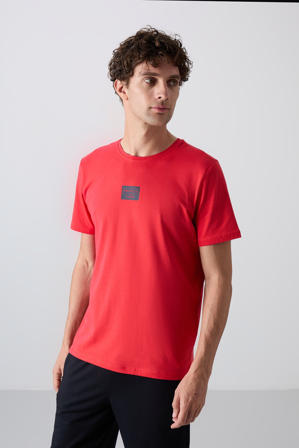 beyaz - siyah pamuklu yumuşak dokulu standart fit baskili erkek şortlu takim - 85243 - Justyol