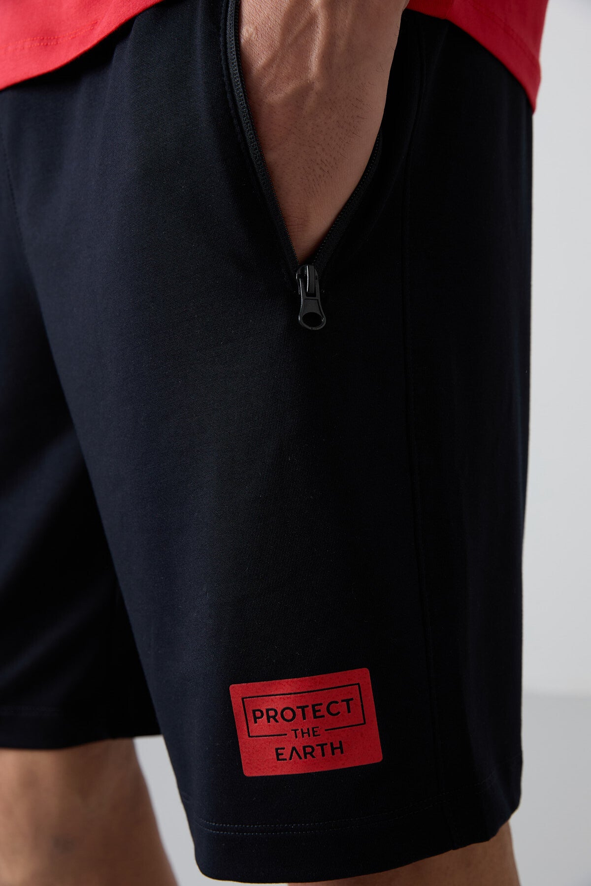 beyaz - siyah pamuklu yumuşak dokulu standart fit baskili erkek şortlu takim - 85243 - Justyol