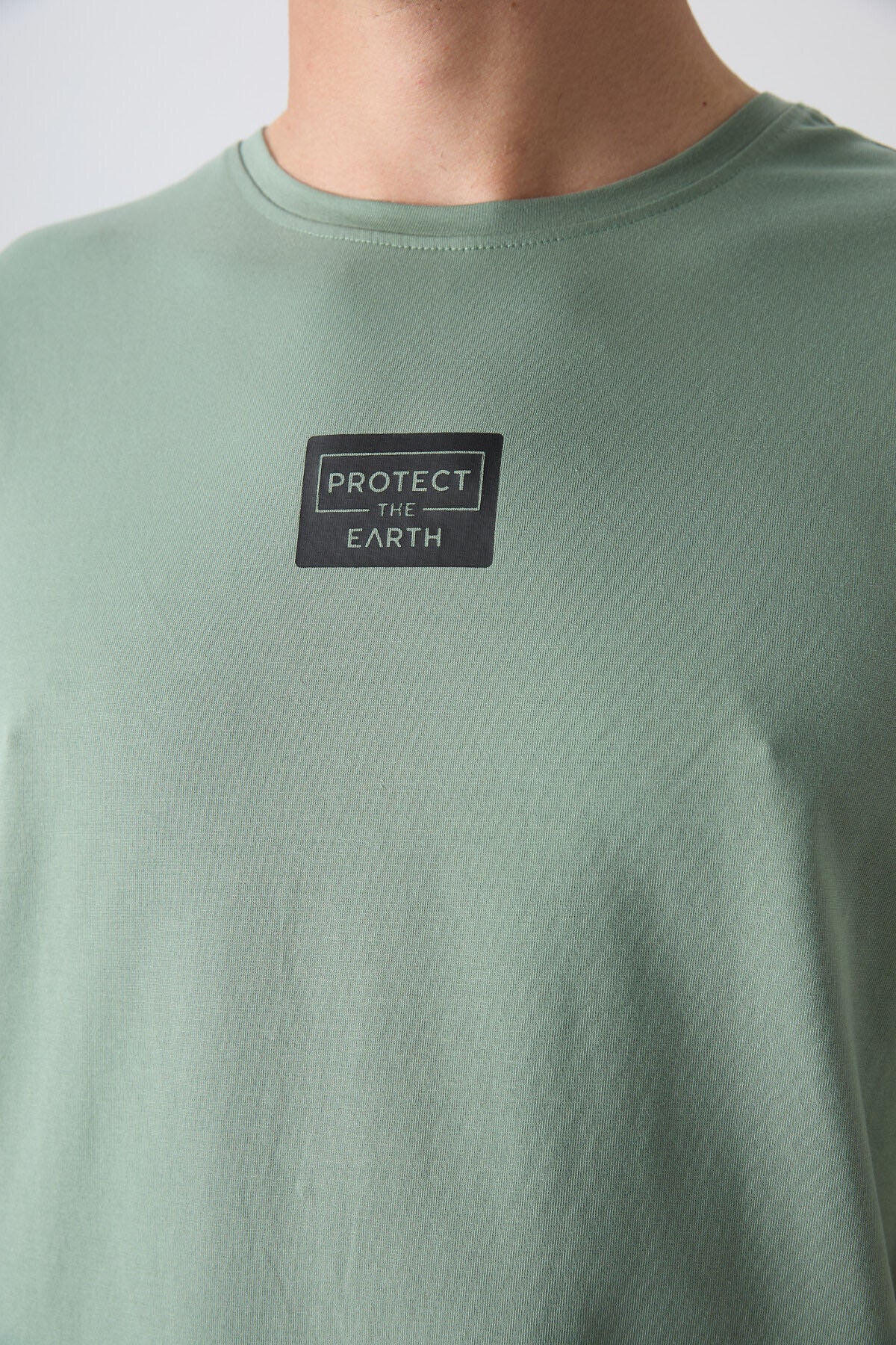 beyaz - siyah pamuklu yumuşak dokulu standart fit baskili erkek şortlu takim - 85243 - Justyol