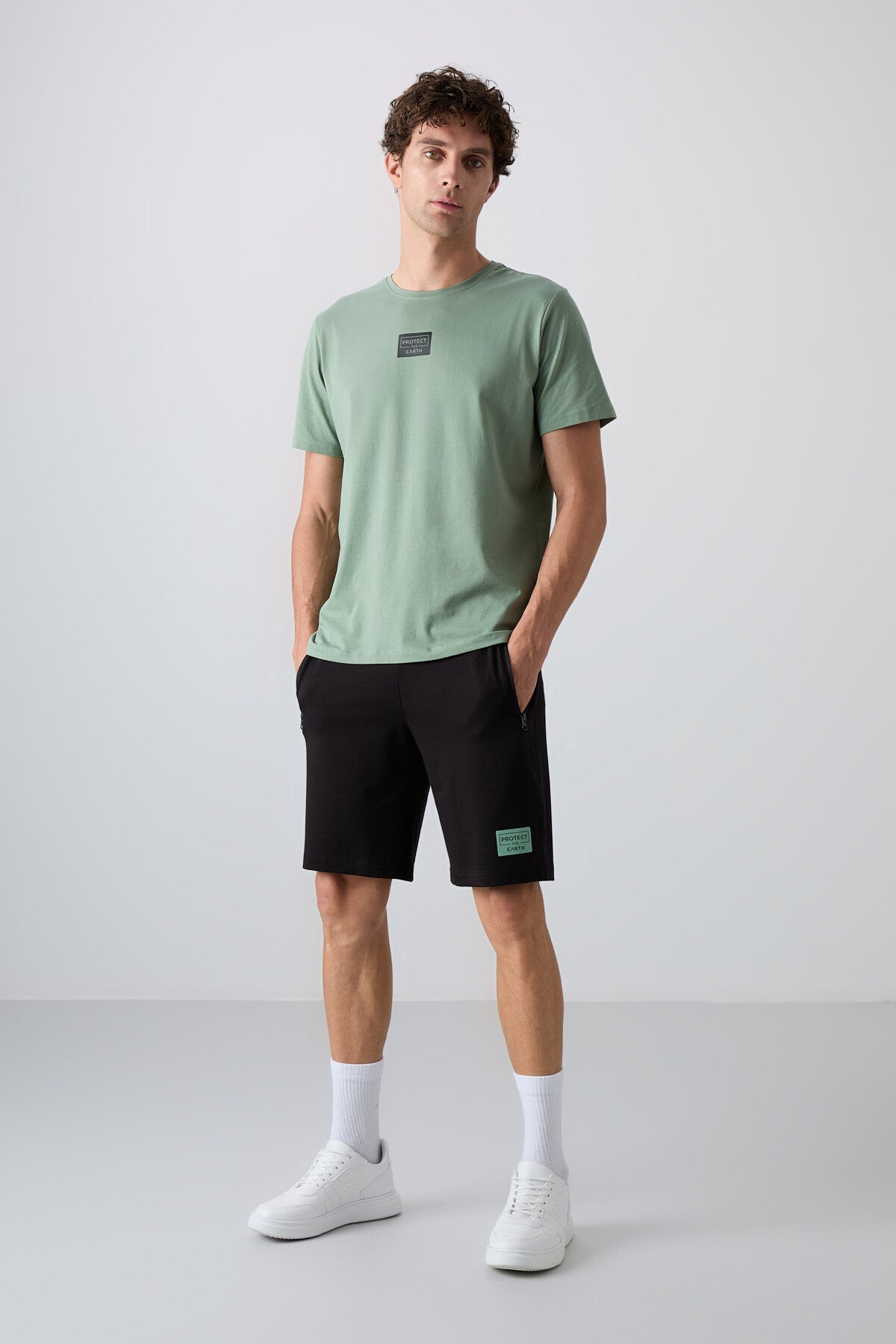 <tc>ensemble pour homme en coton à texture douce, avec shorts noir et blanc, coupe standard avec impression - 85243</tc>