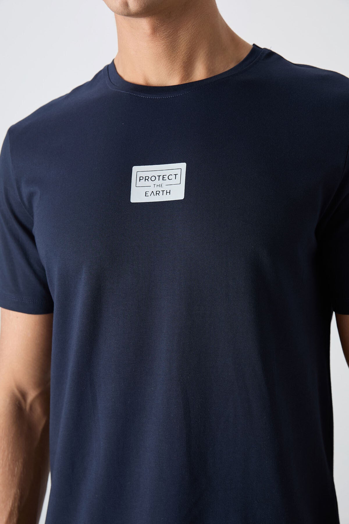 beyaz - siyah pamuklu yumuşak dokulu standart fit baskili erkek şortlu takim - 85243 - Justyol