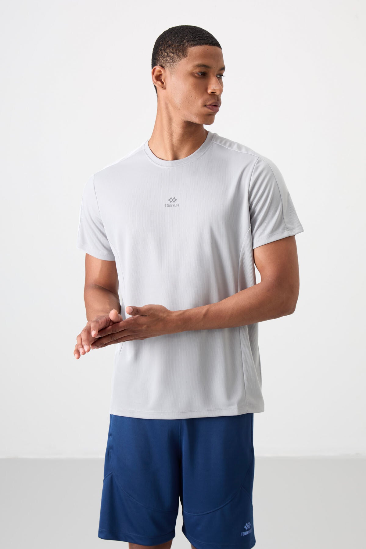 <tc>T-shirt de Performance Homme en Polyester à Texture Respirante, Fine, Élastique et Coupe Standard - 88390</tc>