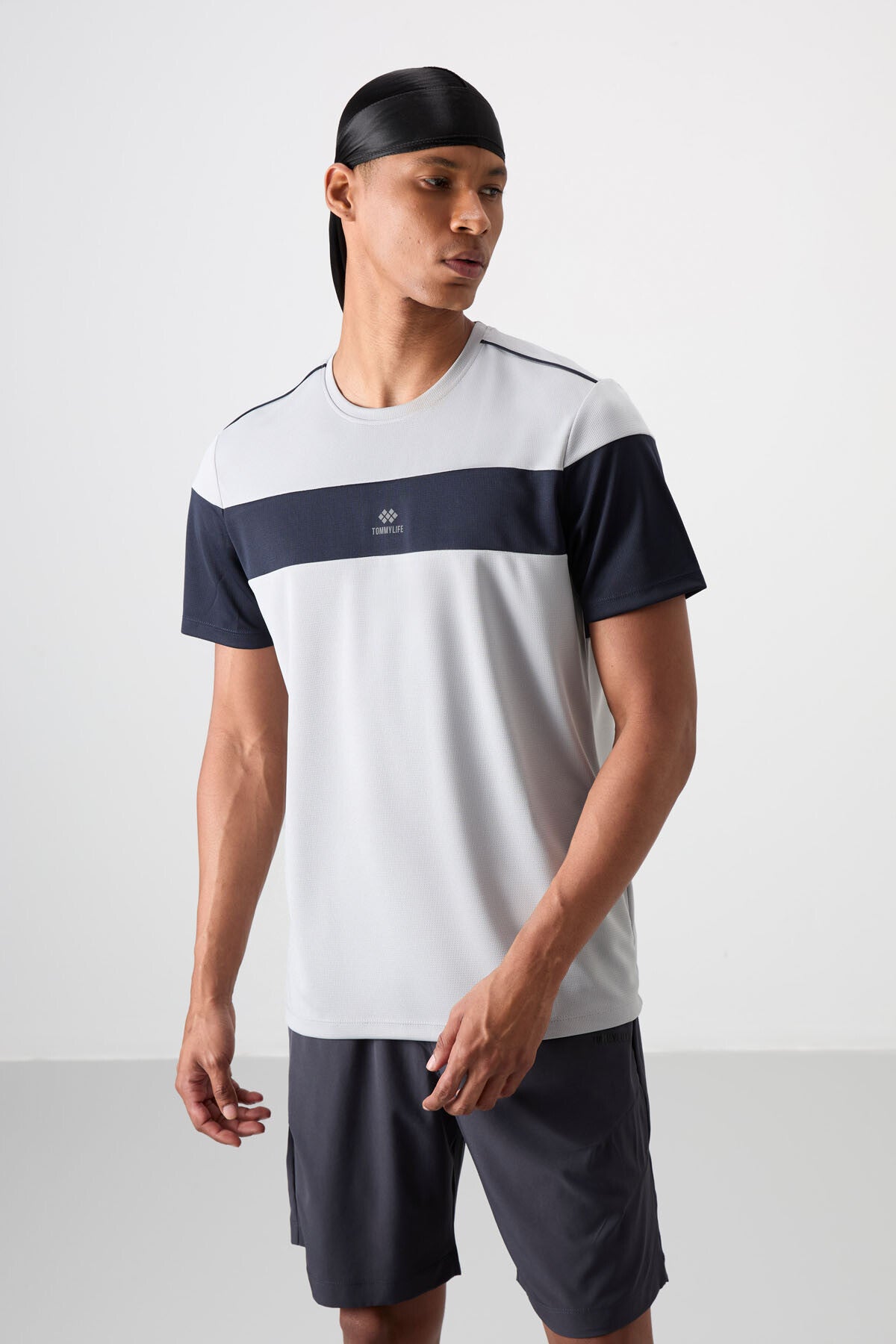 <tc>T-shirt de Performance Homme en Polyester à Texture Respirante, Fine, Élastique et Coupe Standard - 88396</tc>