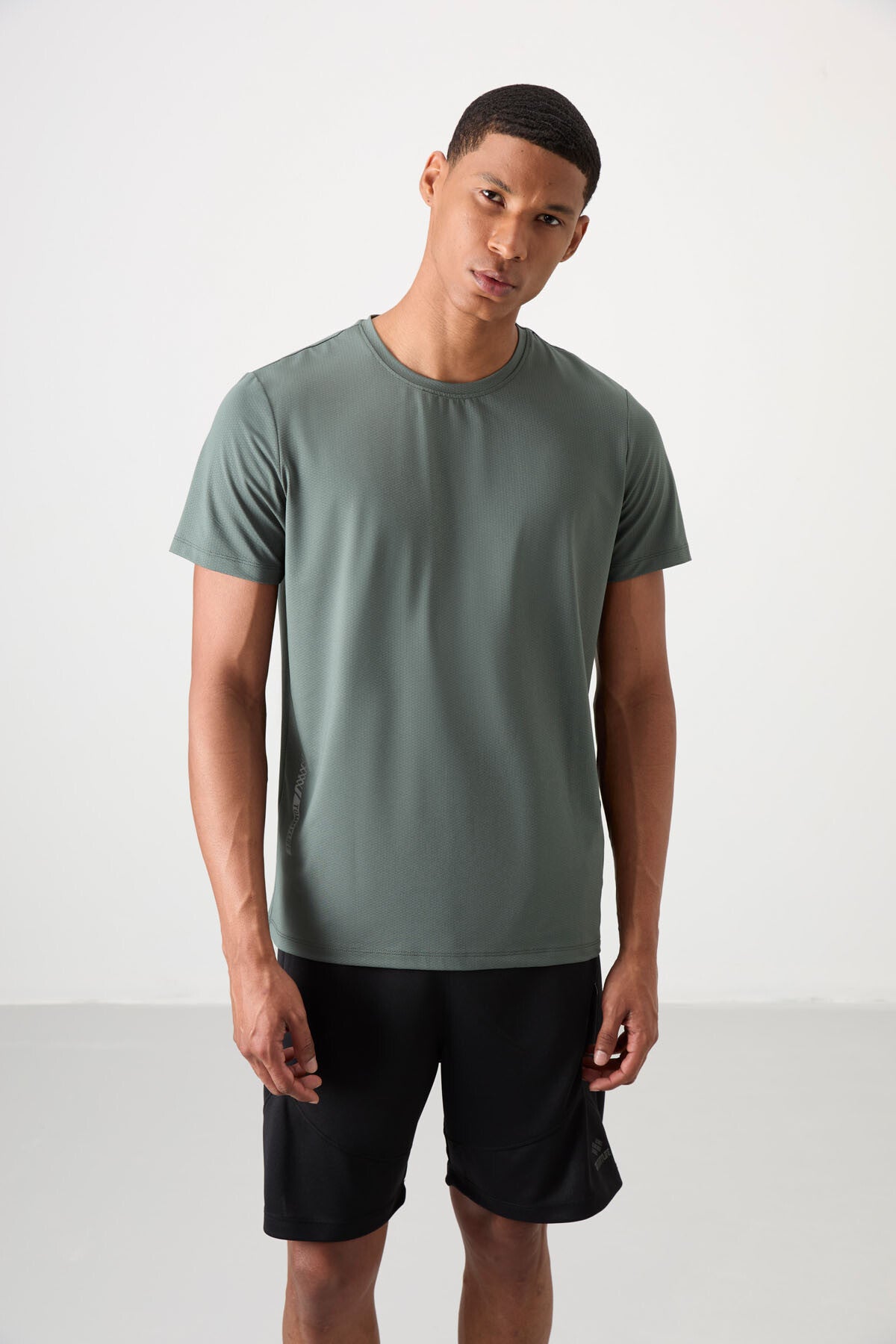 polyester nefes alan dokulu ince esnek standart fit erkek performans t-shirt - 88388 - Justyol