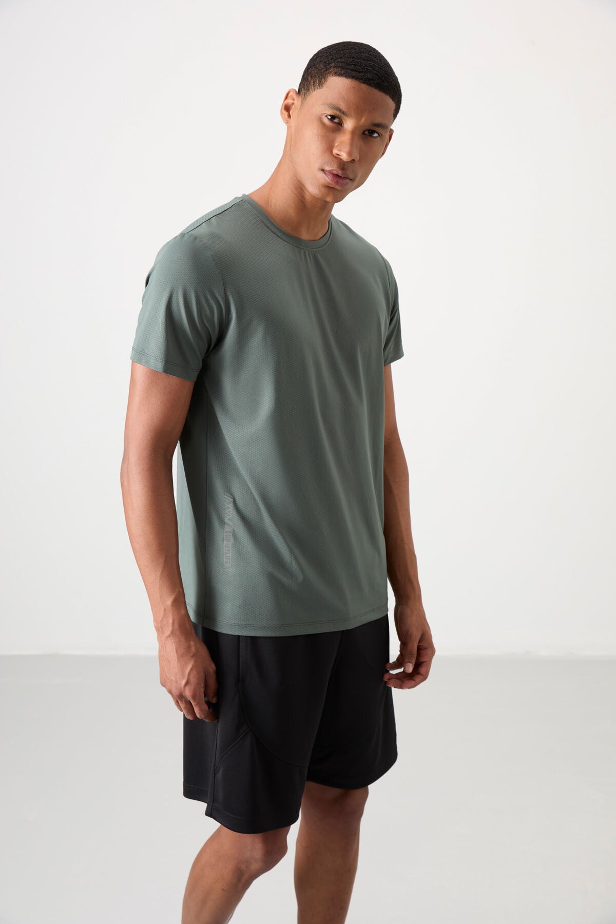 polyester nefes alan dokulu ince esnek standart fit erkek performans t-shirt - 88388 - Justyol