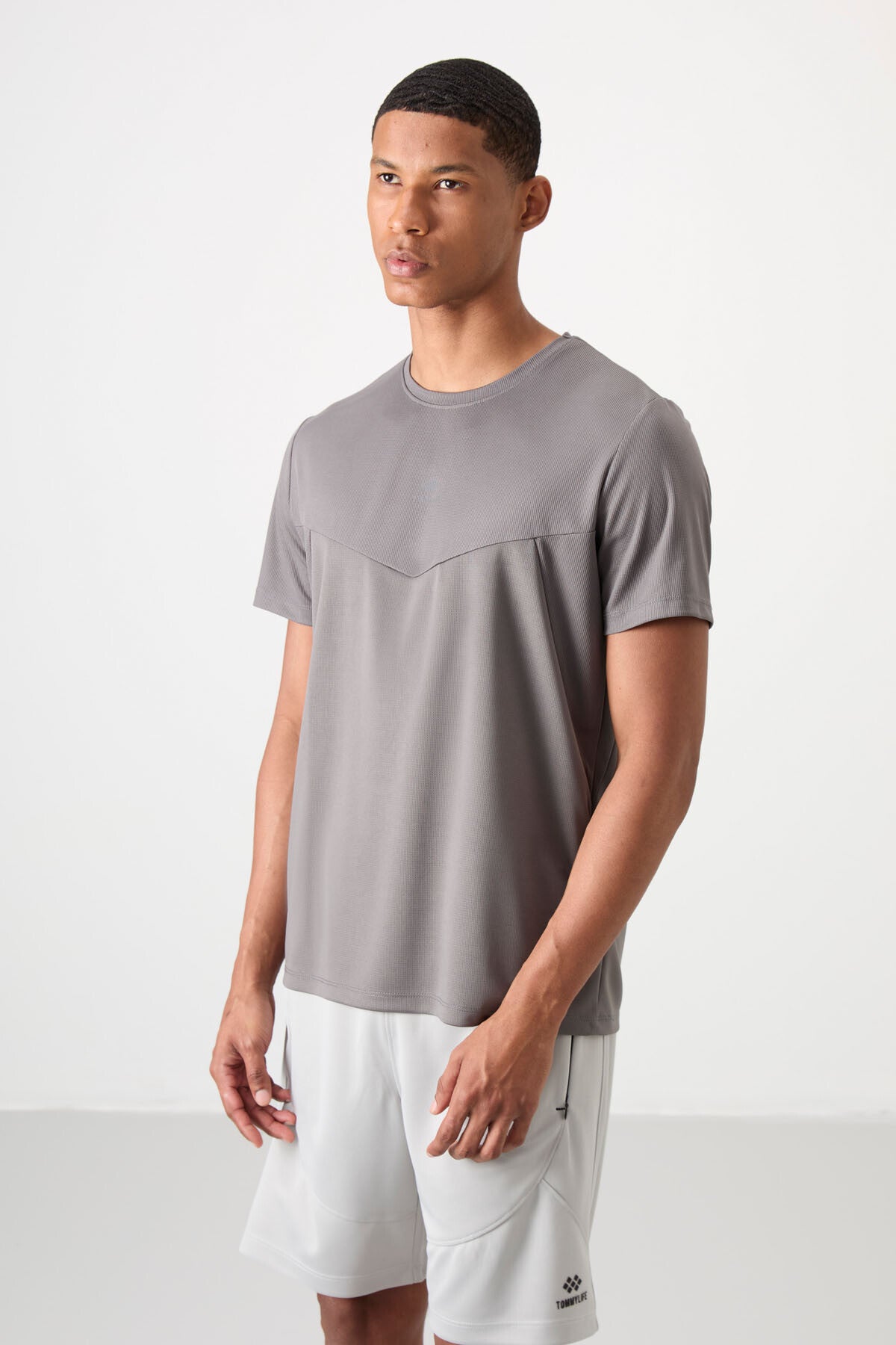 <tc>T-shirt de Performance Homme en Polyester à Texture Respirante, Fine, Élastique et Coupe Standard - 88391</tc>