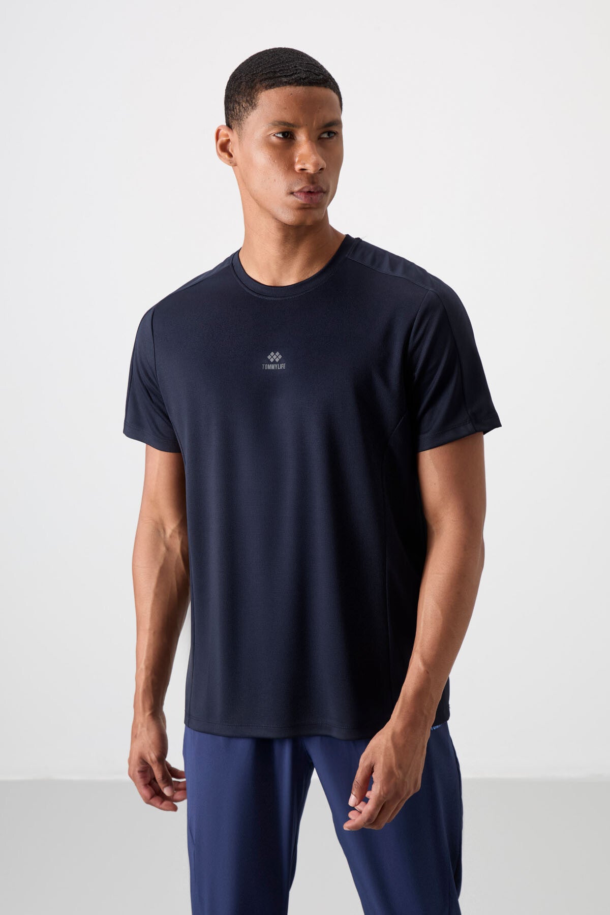 <tc>T-shirt de Performance Homme en Polyester à Texture Respirante, Fine, Élastique et Coupe Standard - 88390</tc>