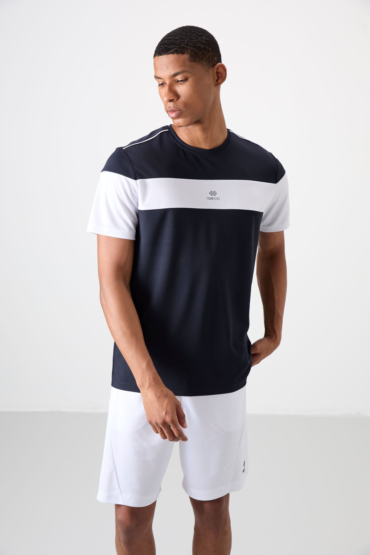 <tc>T-shirt de Performance Homme en Polyester à Texture Respirante, Fine, Élastique et Coupe Standard - 88396</tc>