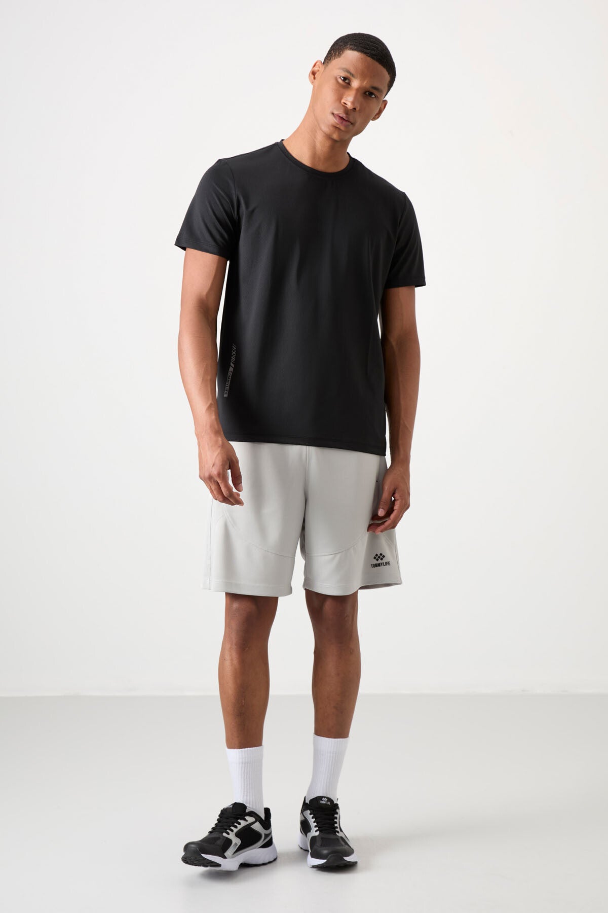 <tc>T-shirt de Performance Homme en Polyester, Tissé, Respirant, Fin et Élastique, Coupe Standard - 88388</tc>