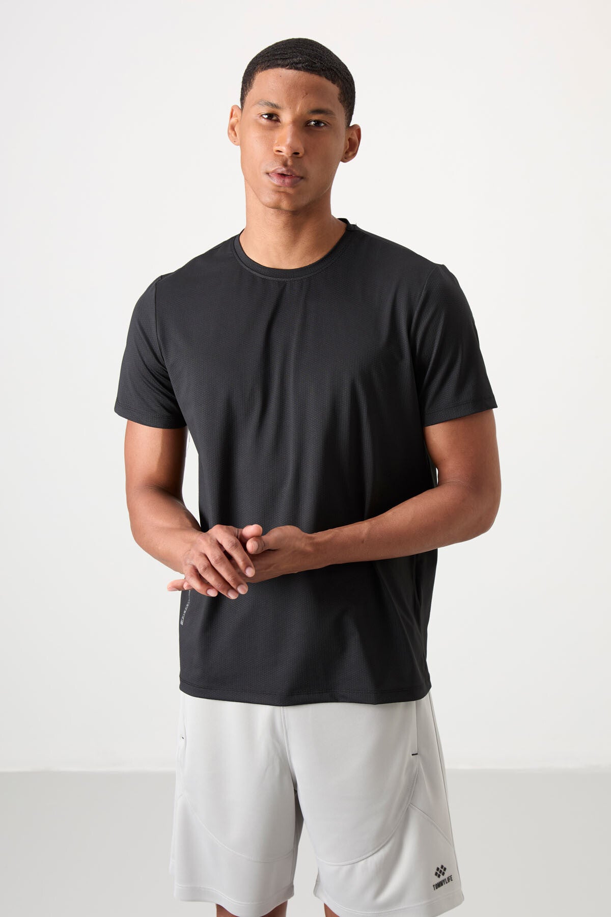 <tc>T-shirt de Performance Homme en Polyester, Tissé, Respirant, Fin et Élastique, Coupe Standard - 88388</tc>