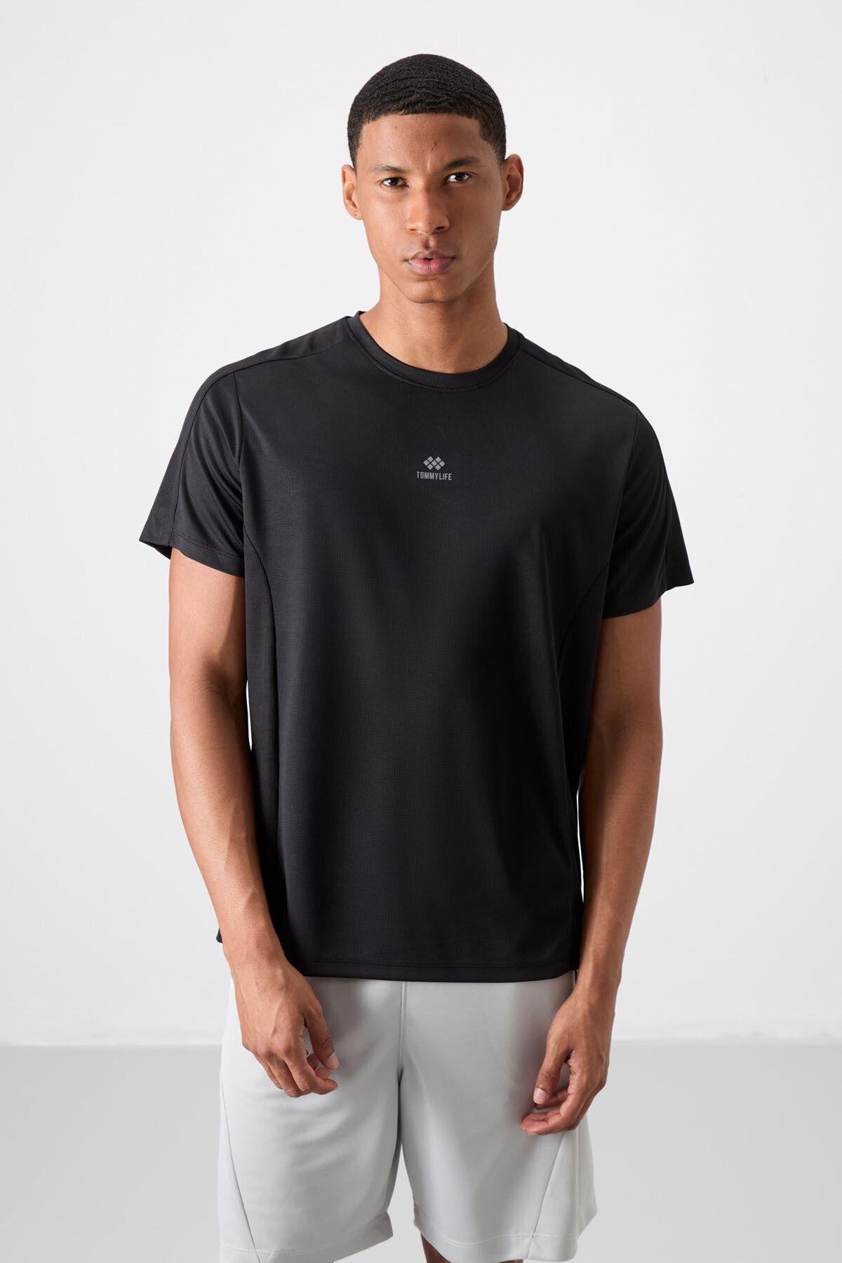 <tc>T-shirt de Performance Homme en Polyester à Texture Respirante, Fine, Élastique et Coupe Standard - 88390</tc>