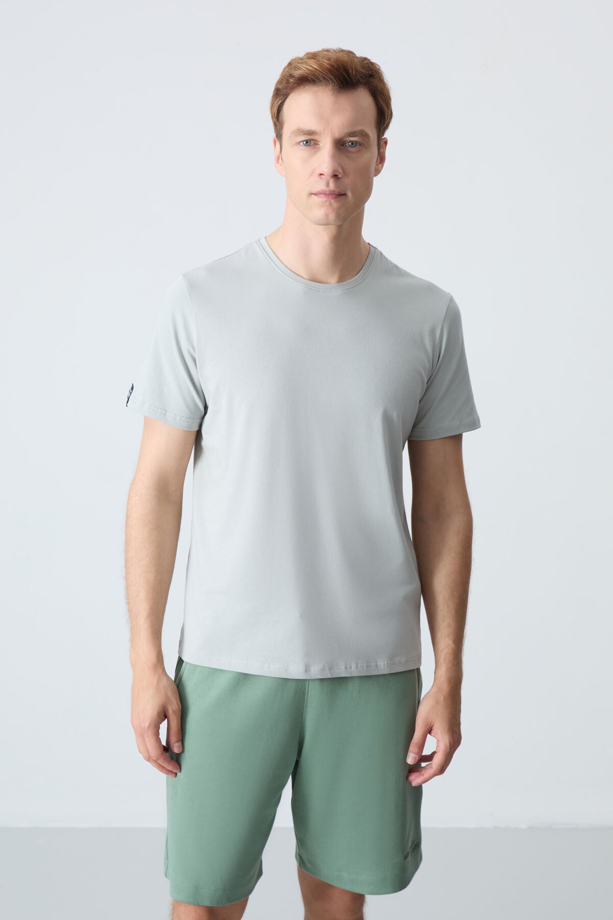 <tc>T-shirt homme basique à manches courtes, coupe standard et col rond - 87911</tc>