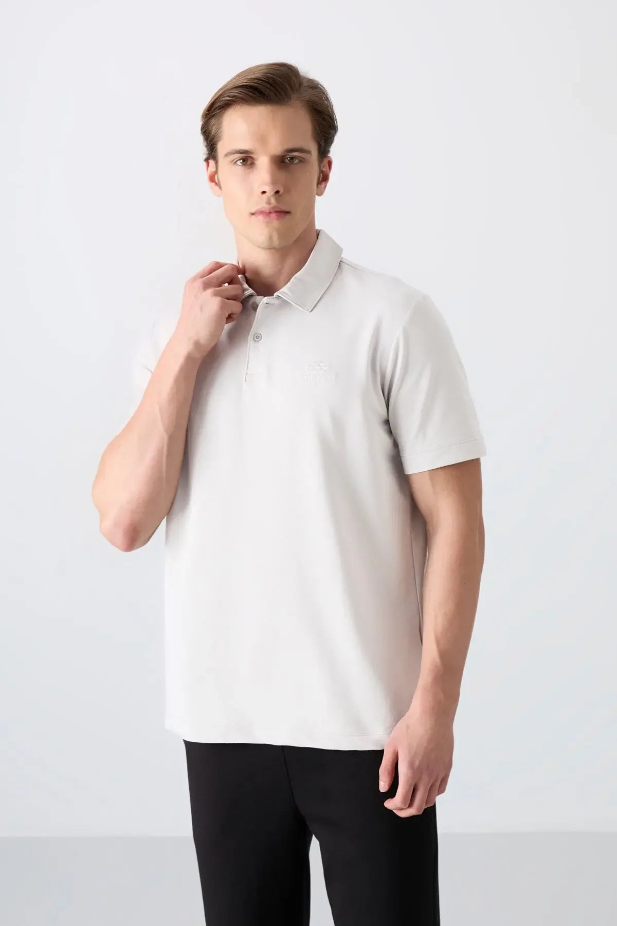 Polo homme en maille avec logo col polo coupe standard- 87748 - Justyol