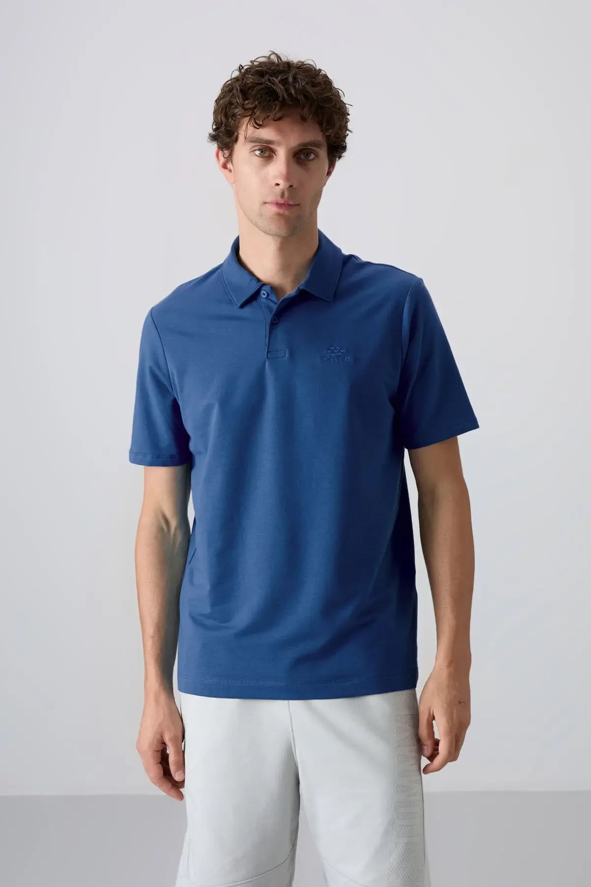 Polo homme en maille avec logo col polo coupe standard- 87748 - Justyol