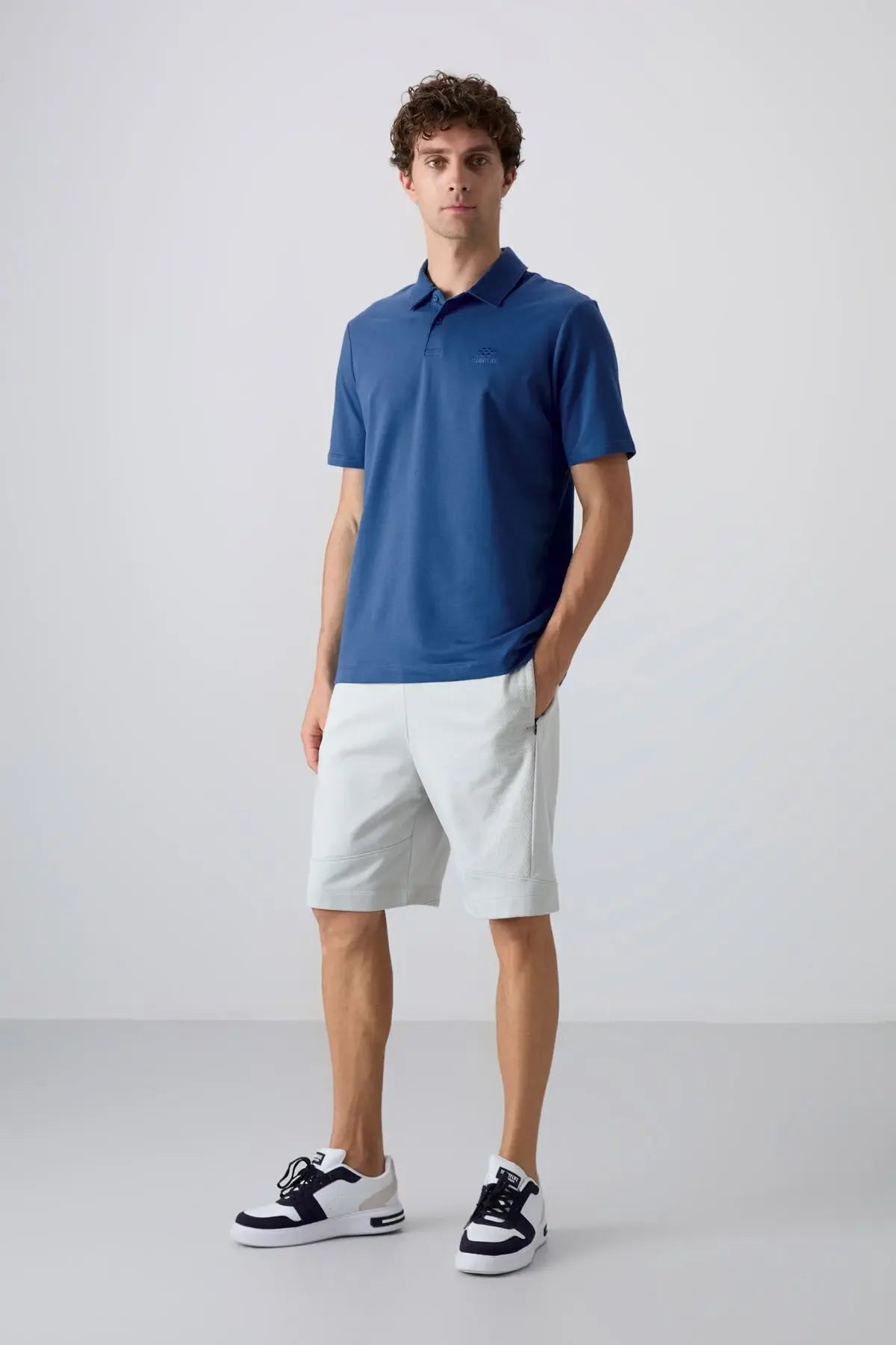 Polo homme en maille avec logo col polo coupe standard- 87748 - Justyol