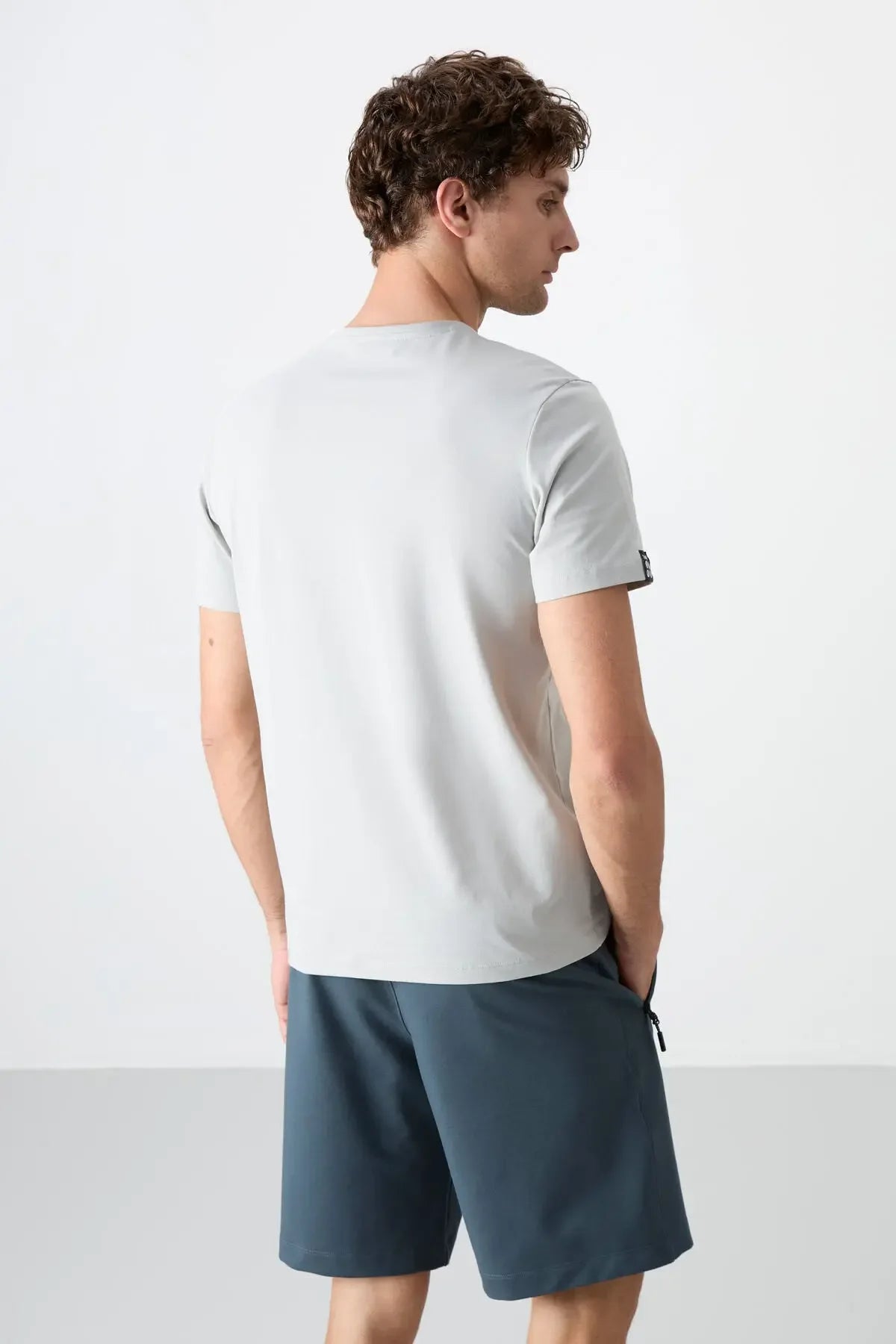 T-shirt homme basique col V manches courtes coupe standard- 87912 - Justyol