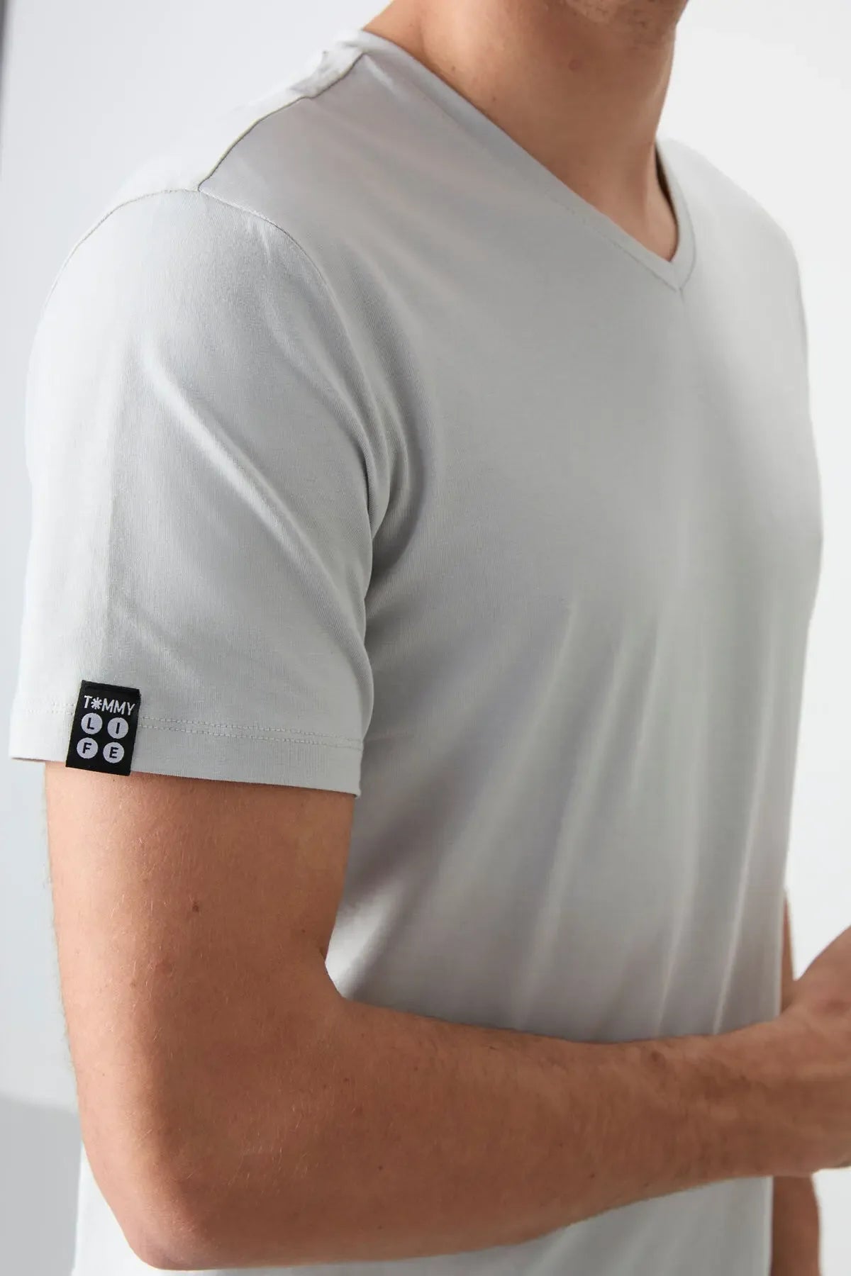 T-shirt homme basique col V manches courtes coupe standard- 87912 - Justyol