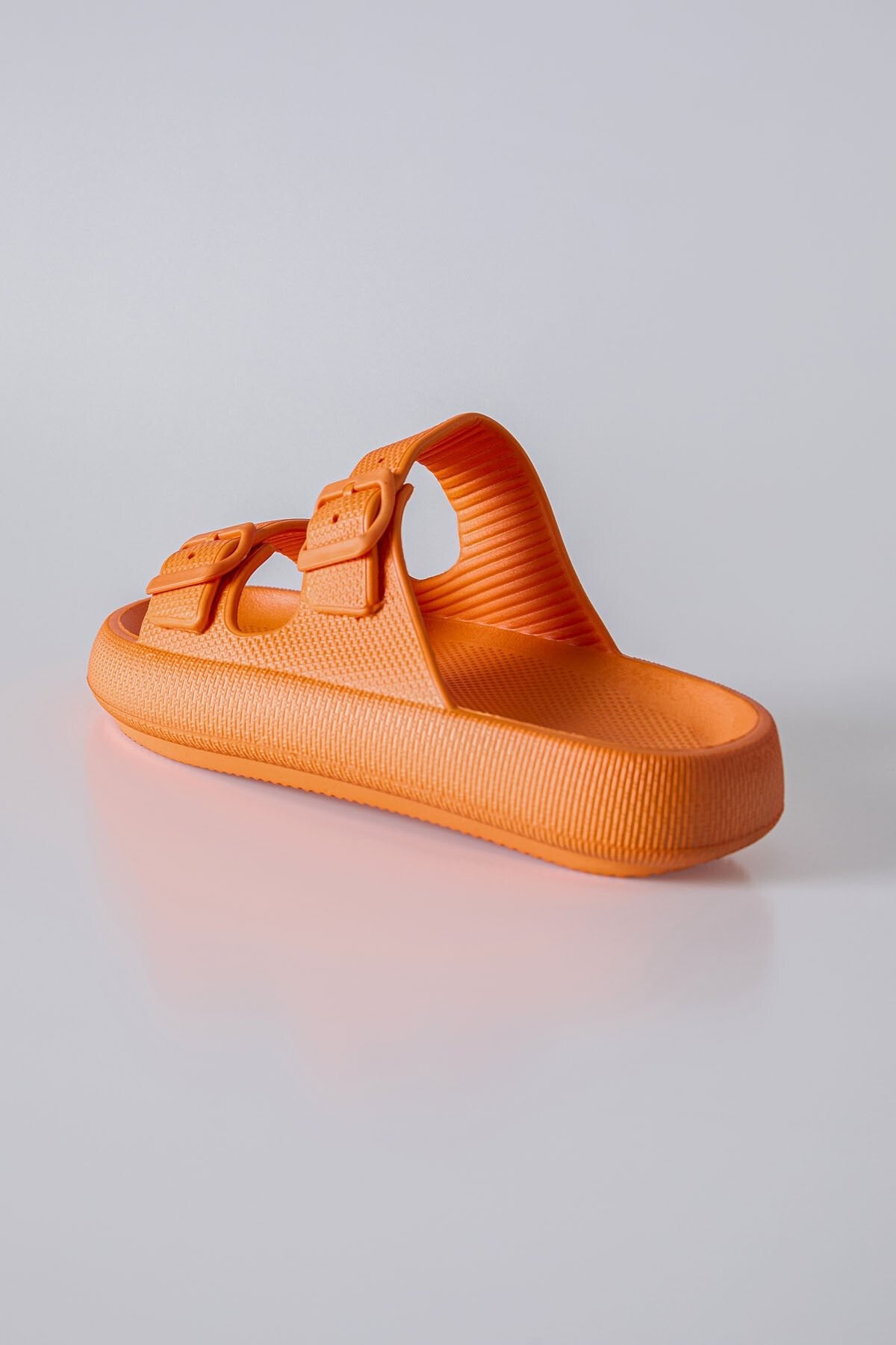 yüksek tabanli çift tokali erkek terlik - 89302 - Justyol