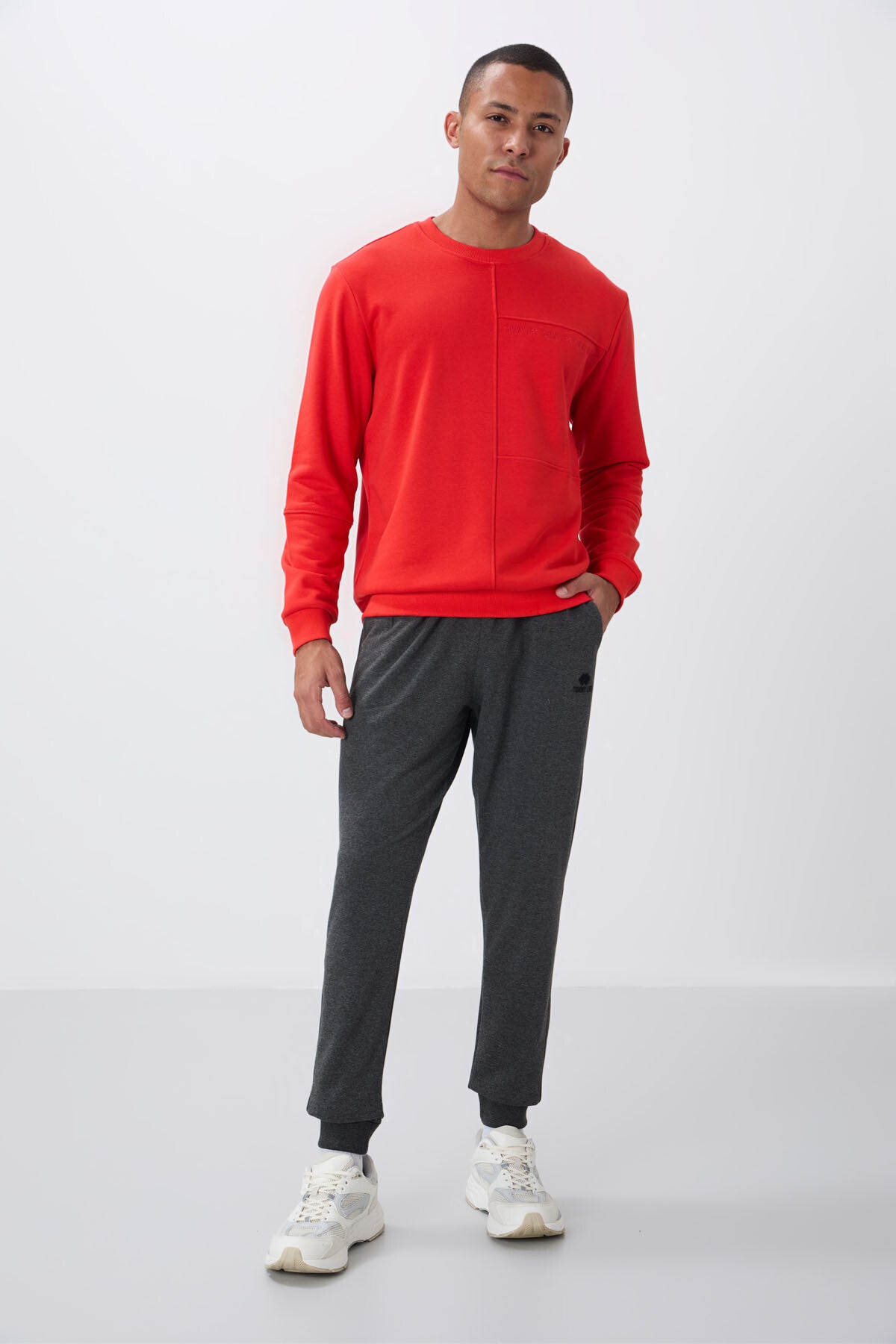 <tc>Sweatshirt homme col rond en coton compact, épais, à texture lisse, coupe standard - 88405</tc>