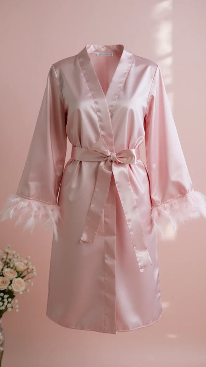 Peignoir satin rose poudré avec bordure plumes
