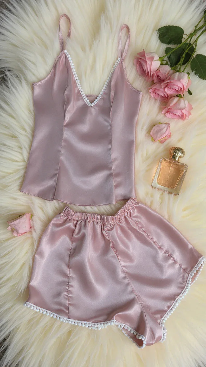 Ensemble pyjama court satin luxe femme avec pompons