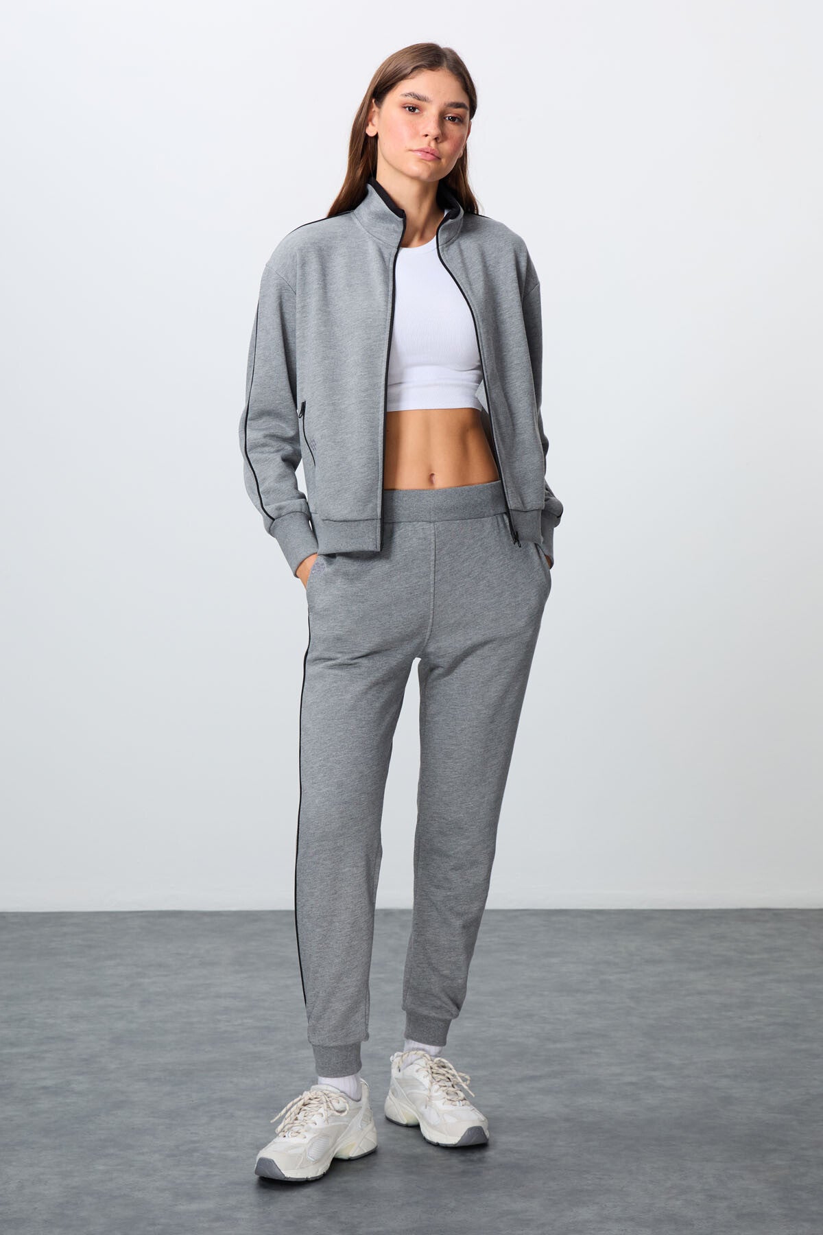 <tc>Ensemble de survêtement pour femme oversize à col montant, gris chiné, en coton compact épais à texture lisse - 95340</tc>