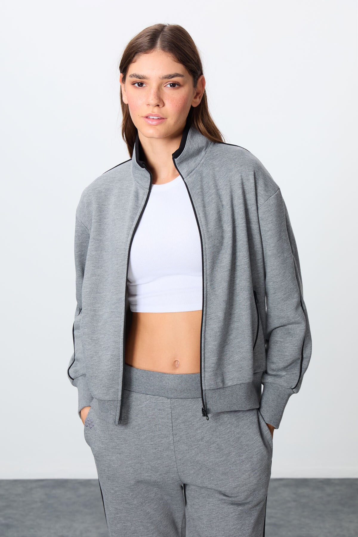 <tc>Ensemble de survêtement pour femme oversize à col montant, gris chiné, en coton compact épais à texture lisse - 95340</tc>