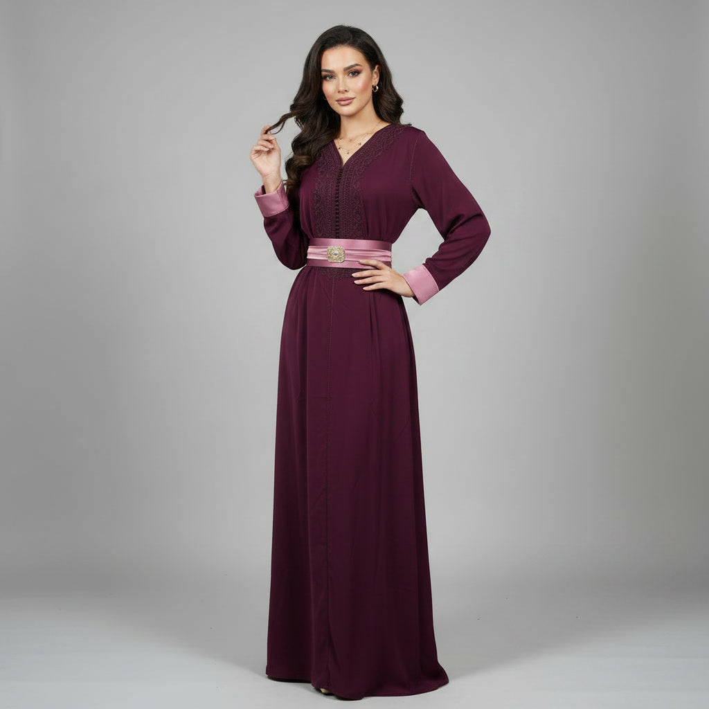 Caftan Moderne avec Ceinture Assortie & Broderies Poitrine