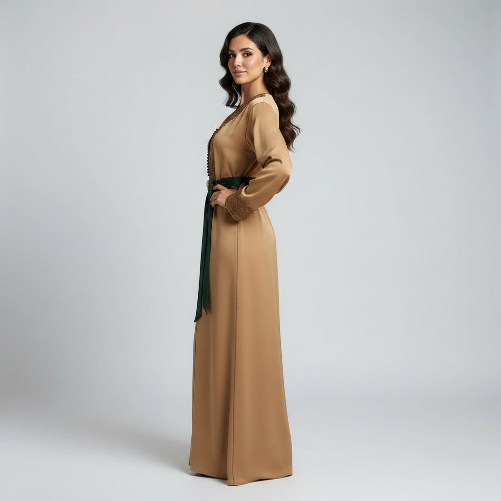 Caftan Moderne avec Ceinture Assortie & Broderies Poitrine
