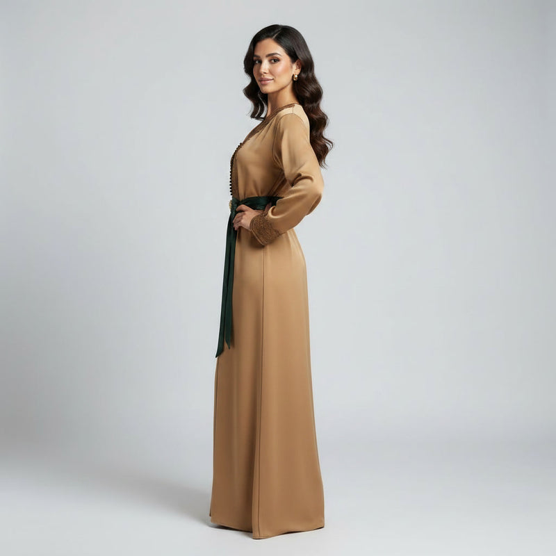 Caftan Moderne avec Ceinture Assortie & Broderies Poitrine