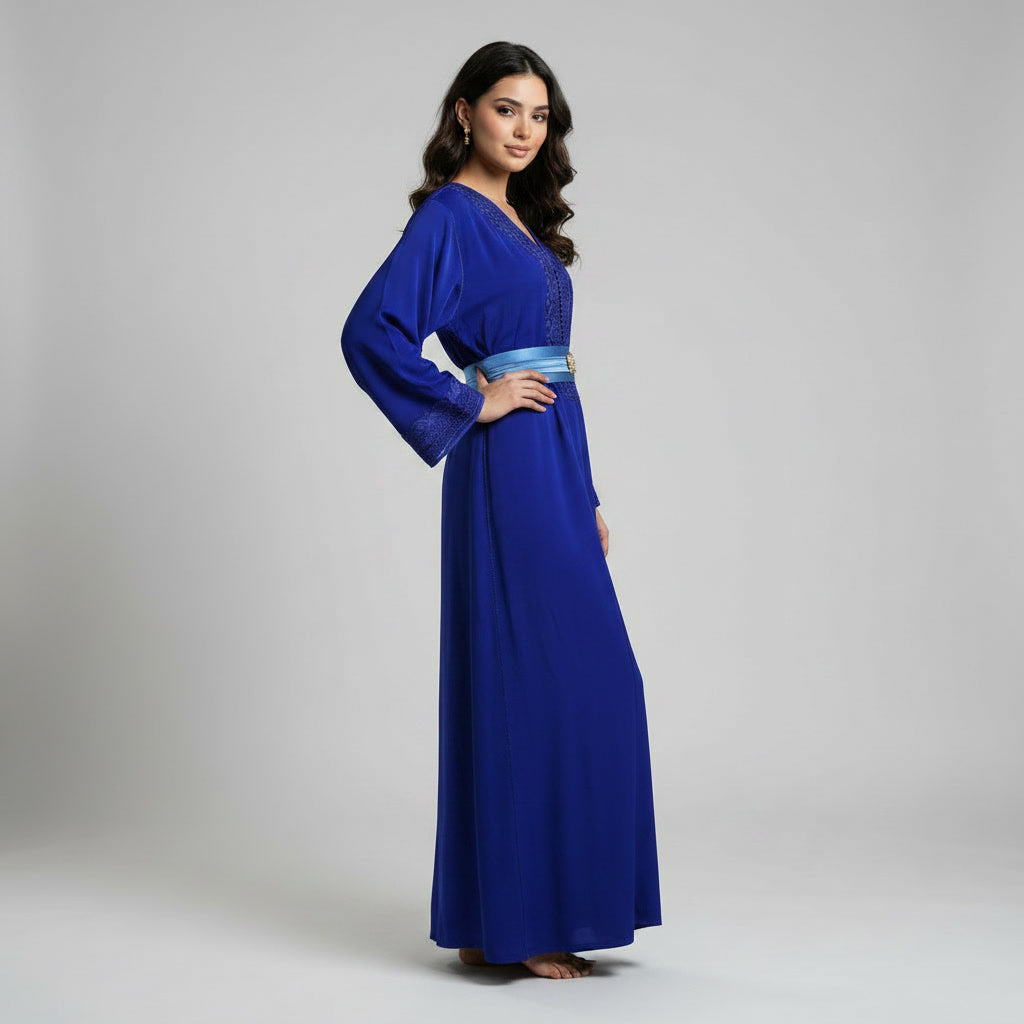 Caftan Moderne avec Ceinture Assortie & Broderies Poitrine