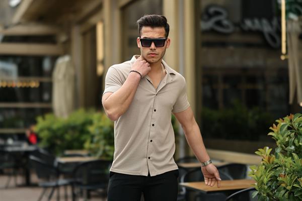 <tc>قميص رجالي كاجوال ضيق باكمام قصيرة</tc>