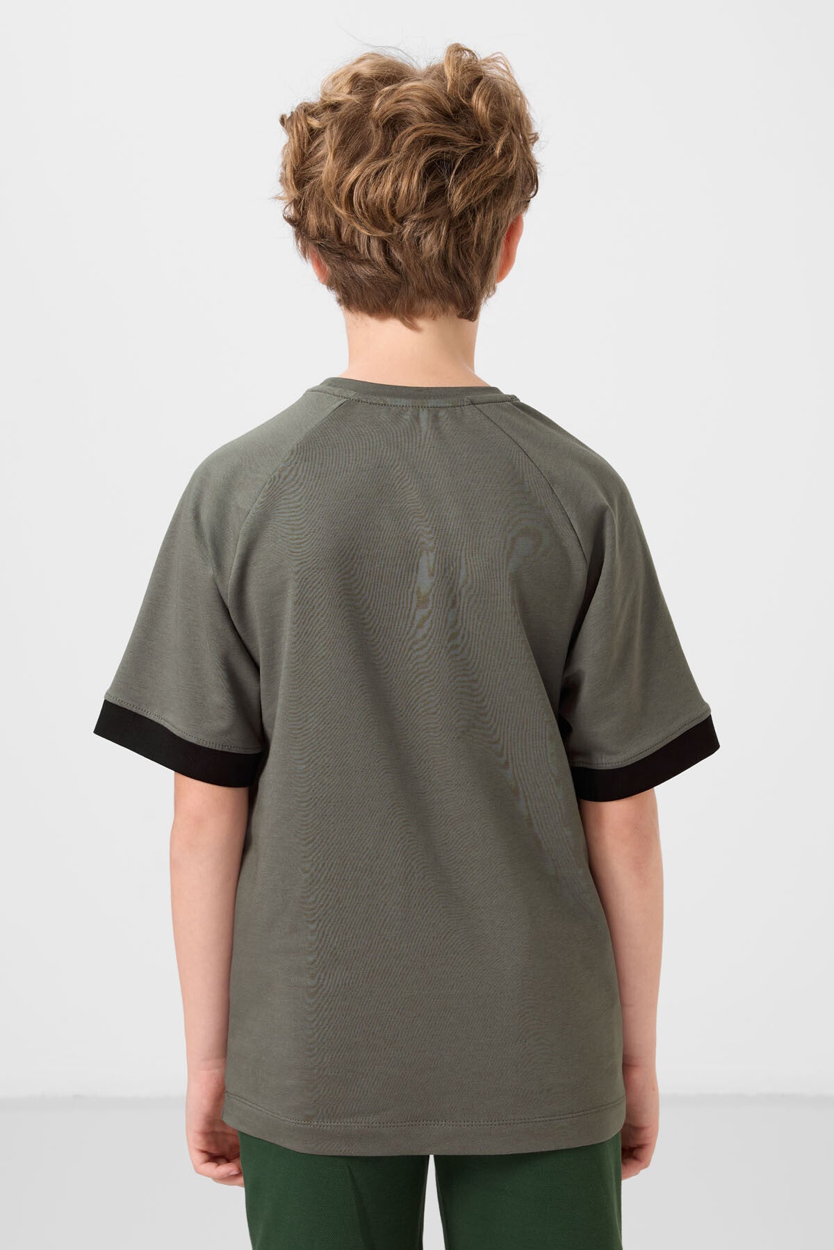 pamuklu yumuşak dokulu oversize cep detayli erkek çocuk t-shirt - 11295 - Justyol