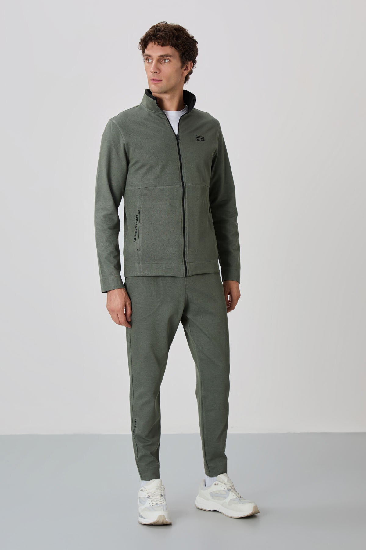 <tc>Ensemble de Survêtement Homme Carlos en Vert Olive, Coupe Standard - 85209</tc>