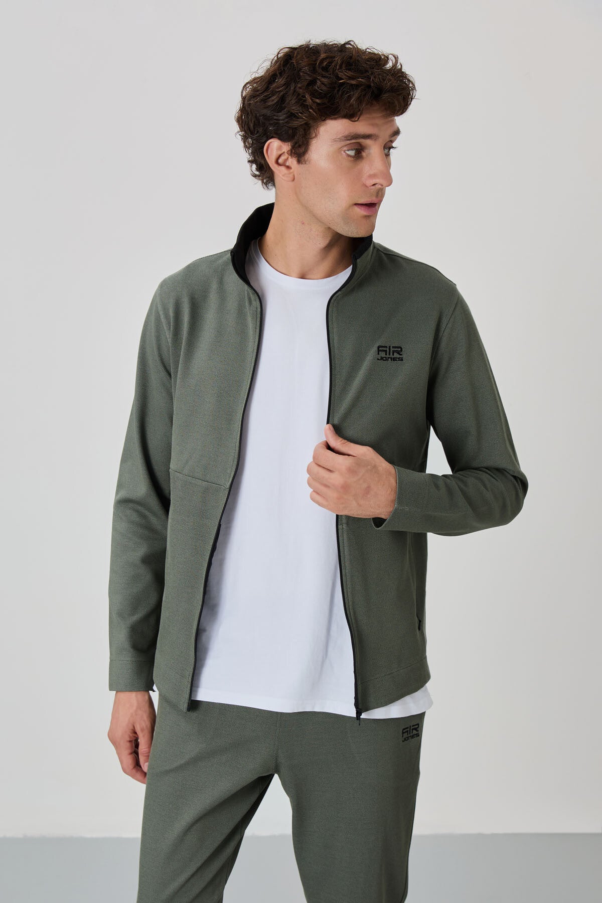 <tc>Ensemble de Survêtement Homme Carlos en Vert Olive, Coupe Standard - 85209</tc>