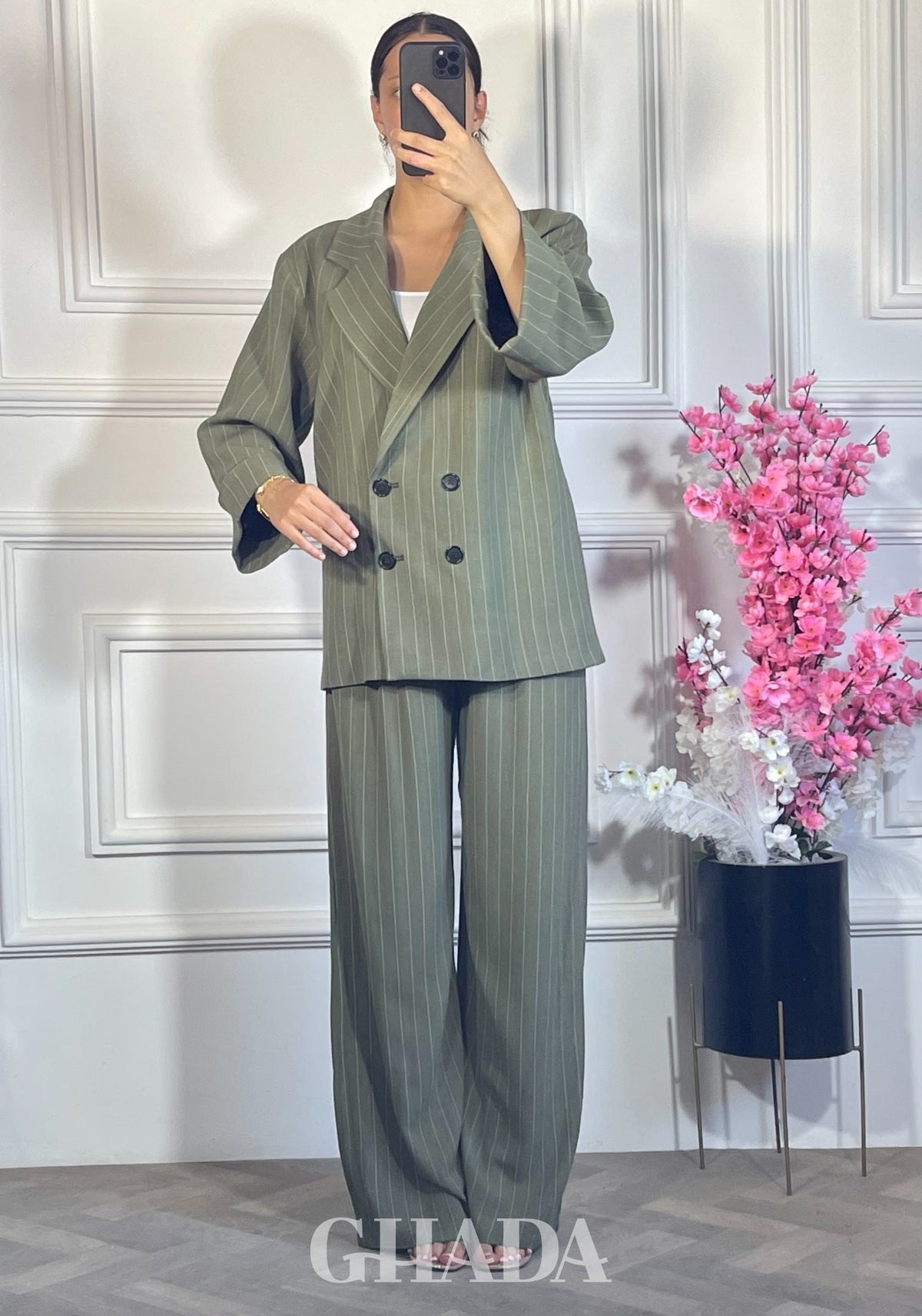 ENSEMBLE TAILLEUR A RAYURES - VERT KAKI détail broderie - ensemble femme - GHADA FASHION