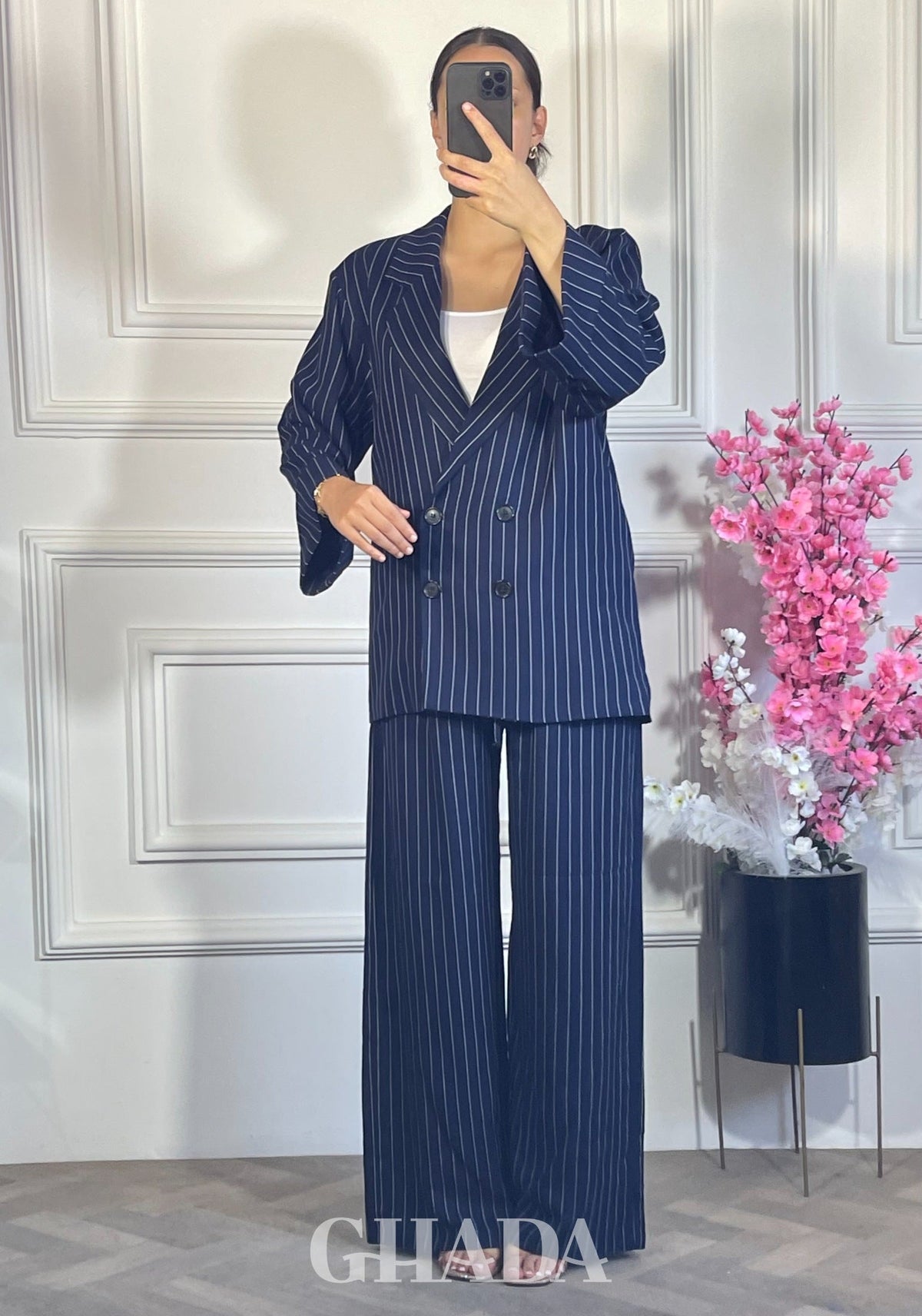 ENSEMBLE TAILLEUR A RAYURES - BLEU MARINE détail broderie - ensemble femme - GHADA FASHION